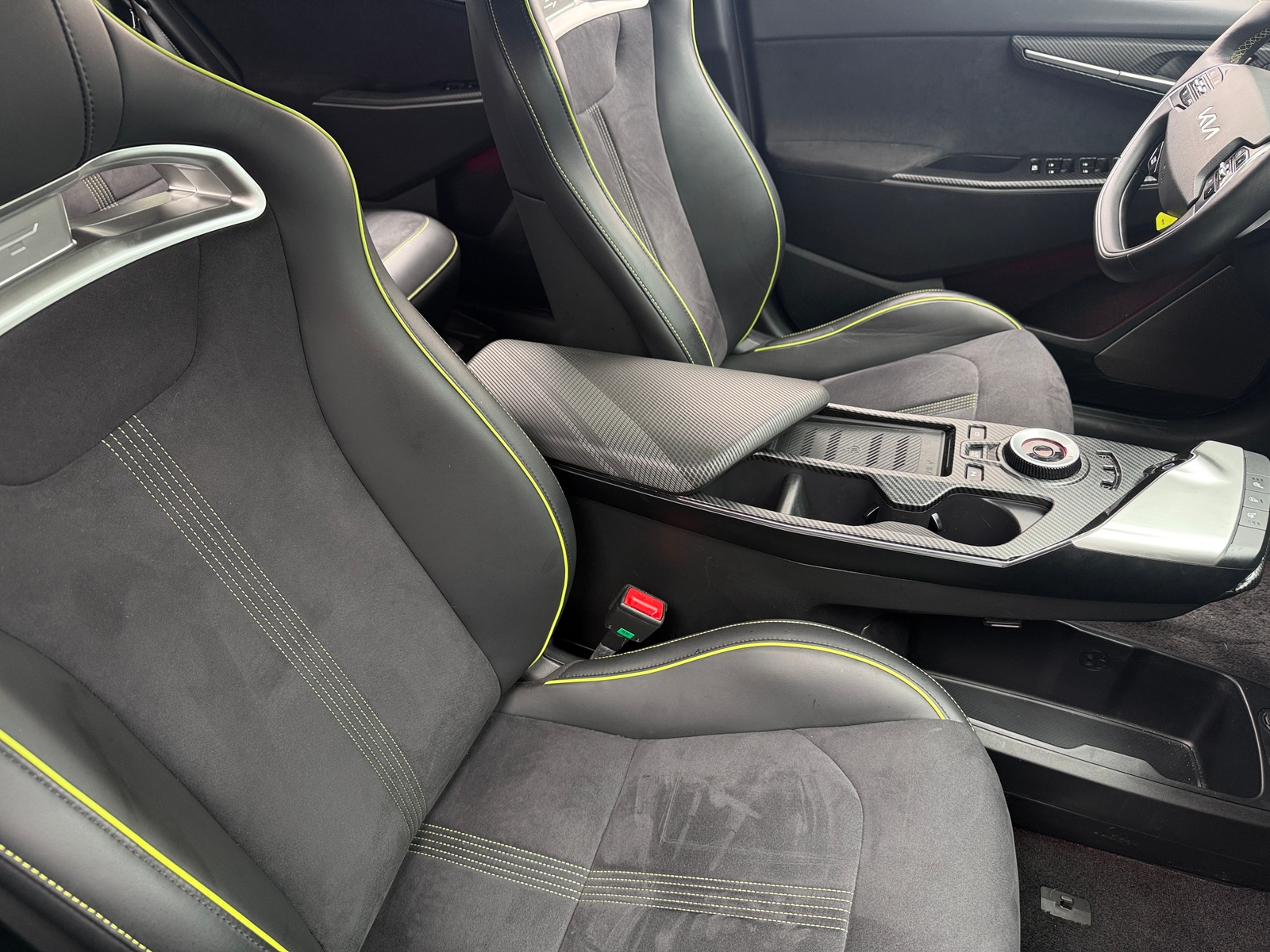 Thumbnail: 2023 Kia EV6 - 2