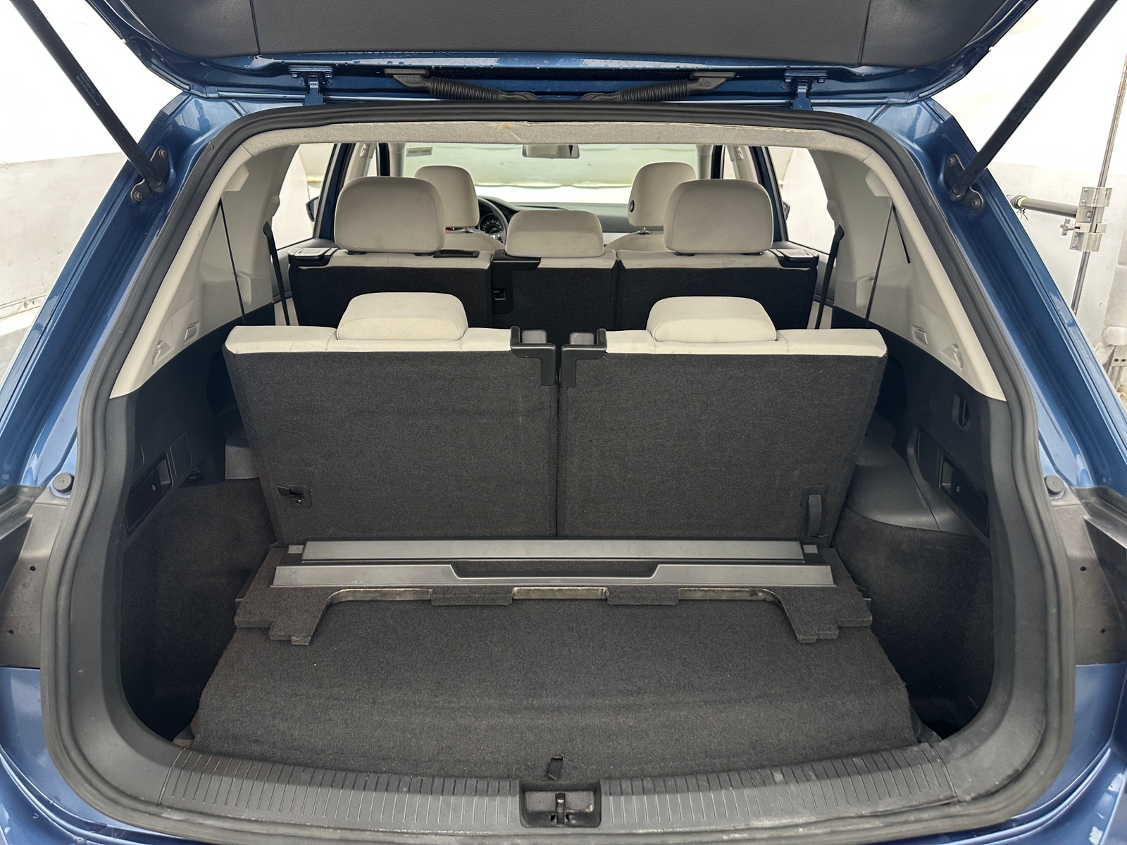 Thumbnail: 2018 Volkswagen Tiguan - 7