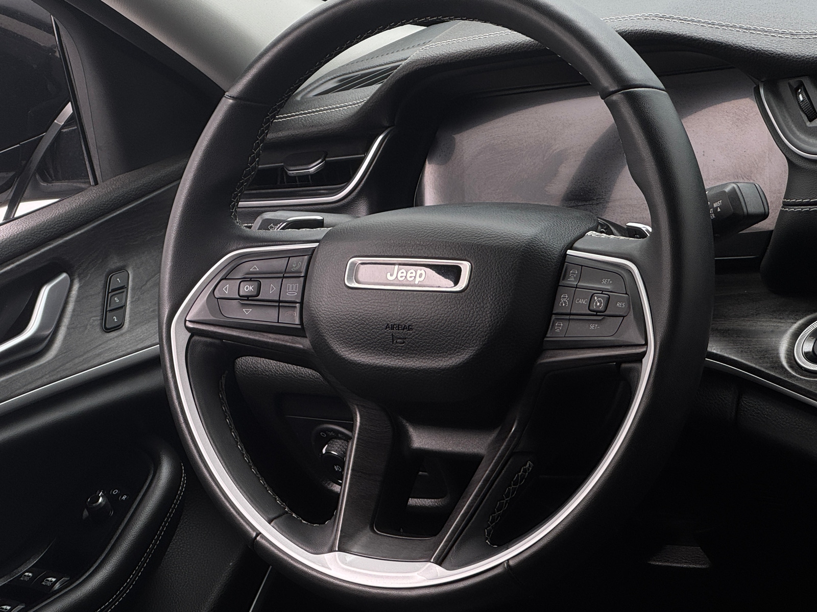 Thumbnail: 2022 Jeep Grand Cherokee - 4