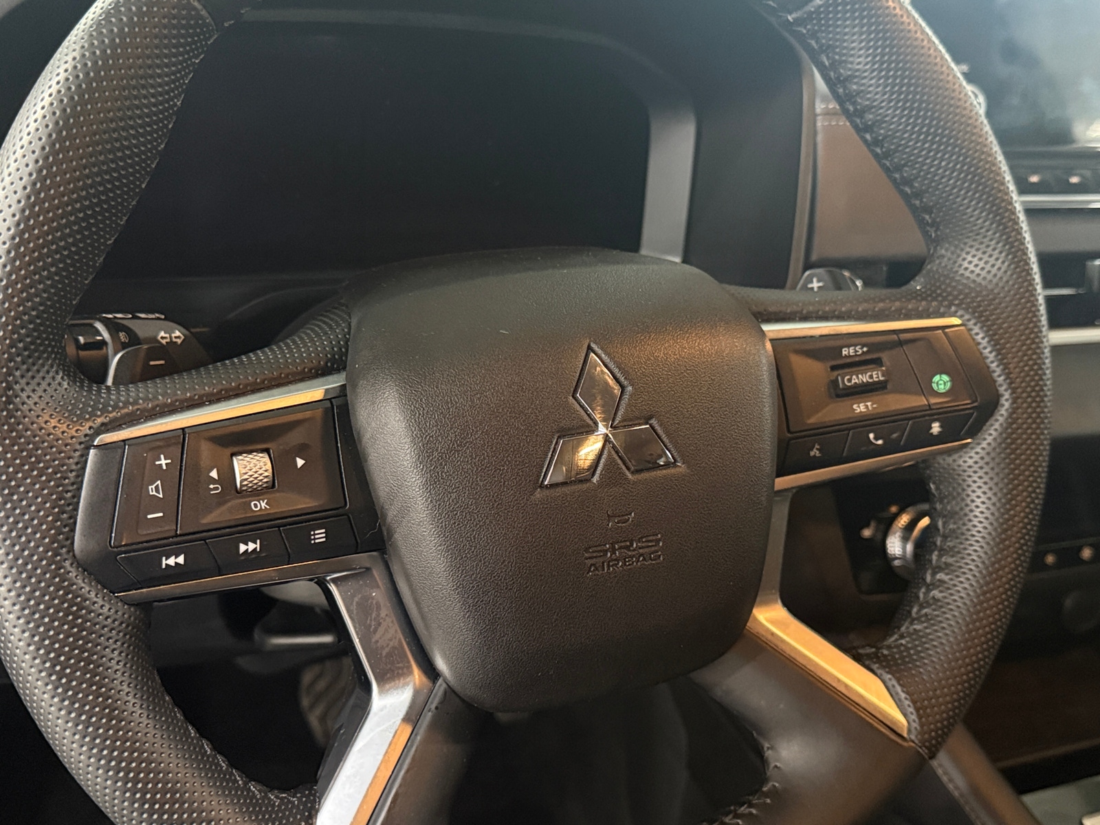 Thumbnail: 2024 Mitsubishi Outlander - 4