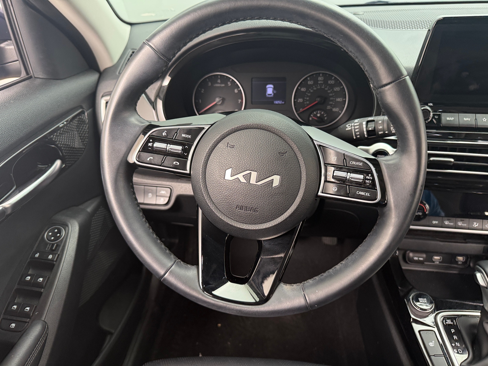 Thumbnail: 2023 Kia Seltos - 4