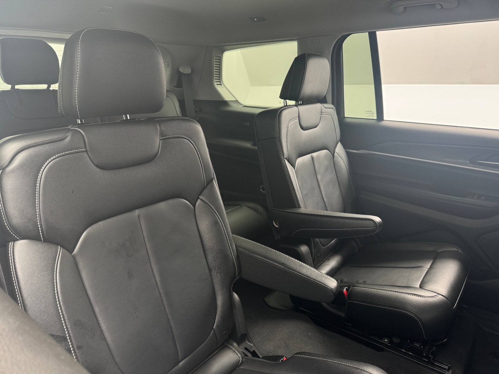 Thumbnail: 2023 Jeep Grand Cherokee L - 5