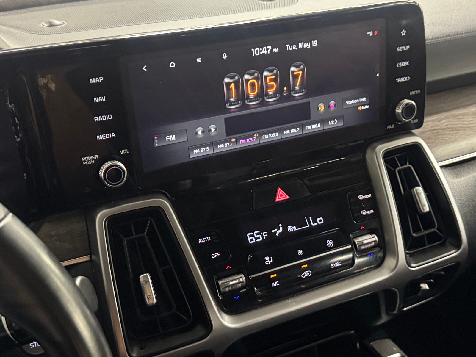 Thumbnail: 2022 Kia Sorento - 3