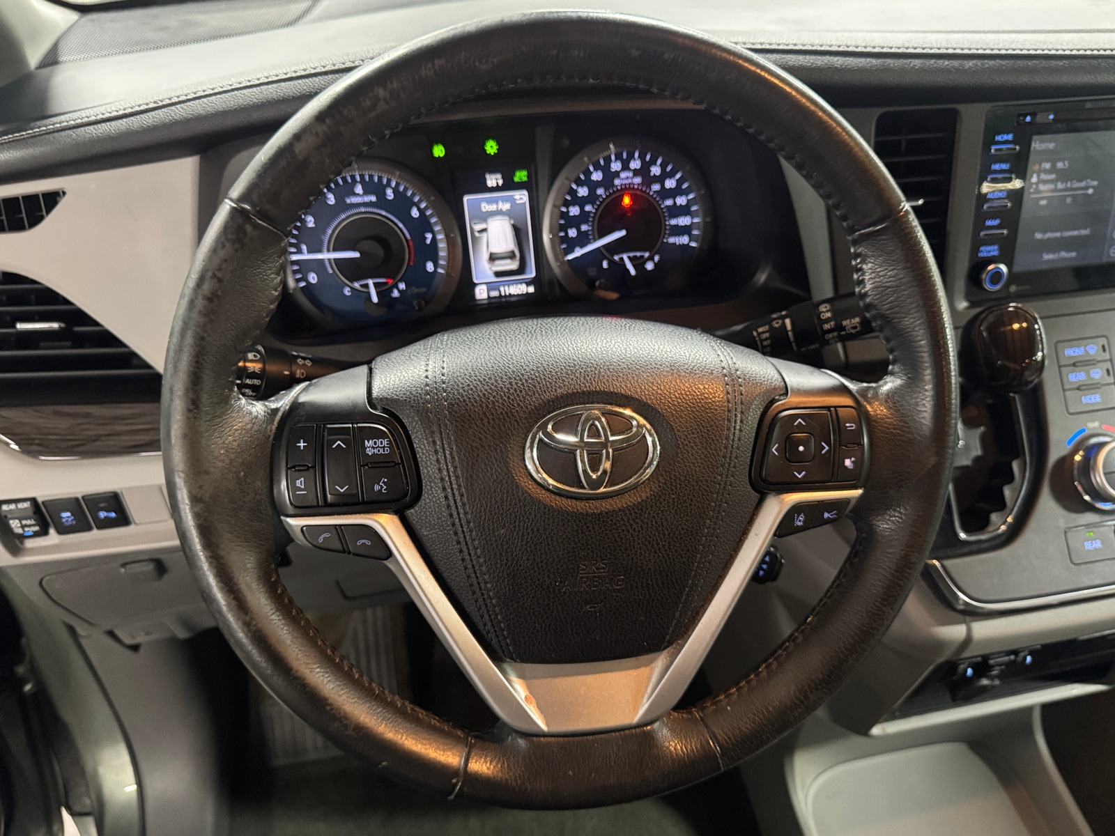 Thumbnail: 2018 Toyota Sienna - 4