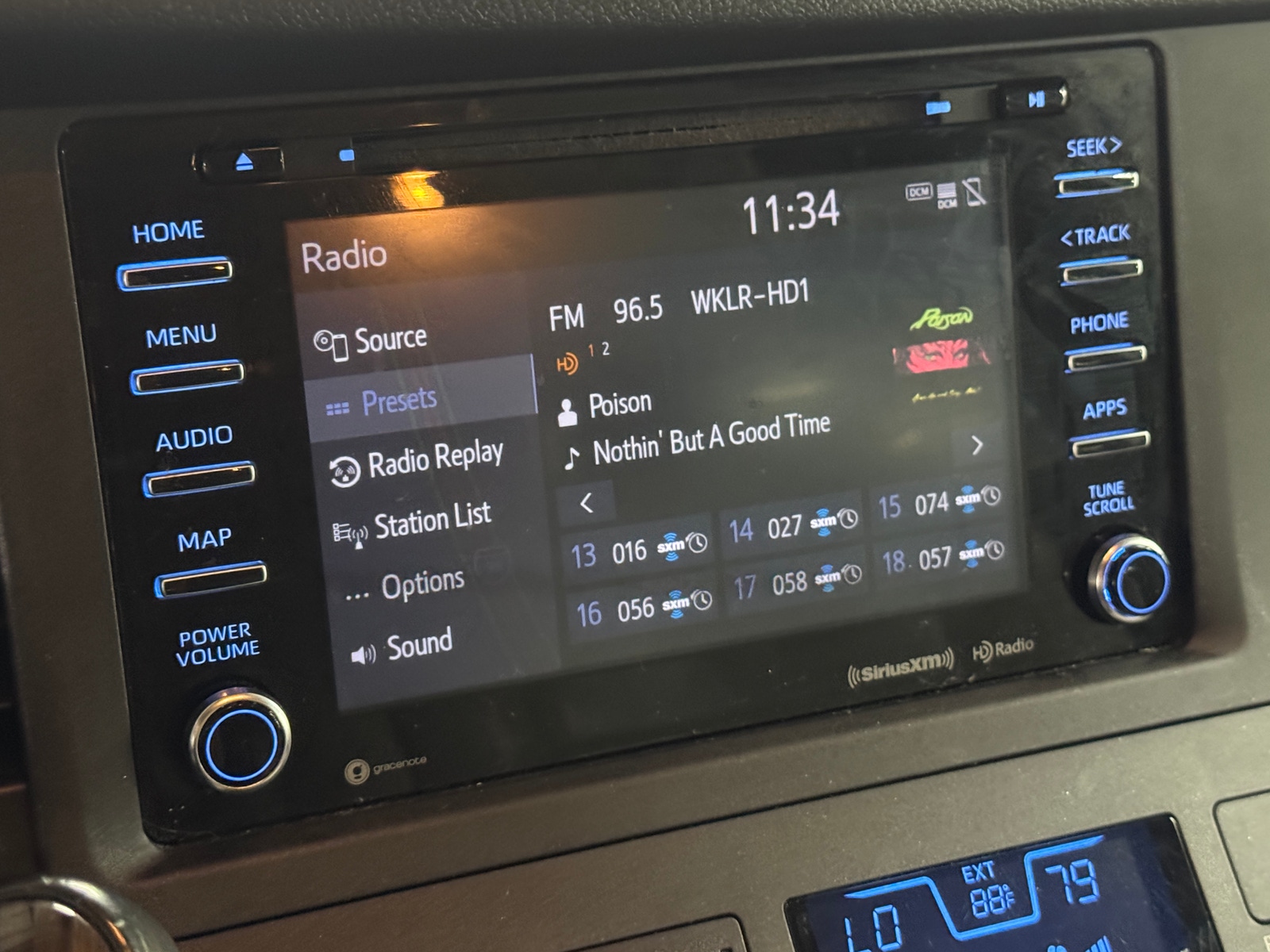 Thumbnail: 2018 Toyota Sienna - 3