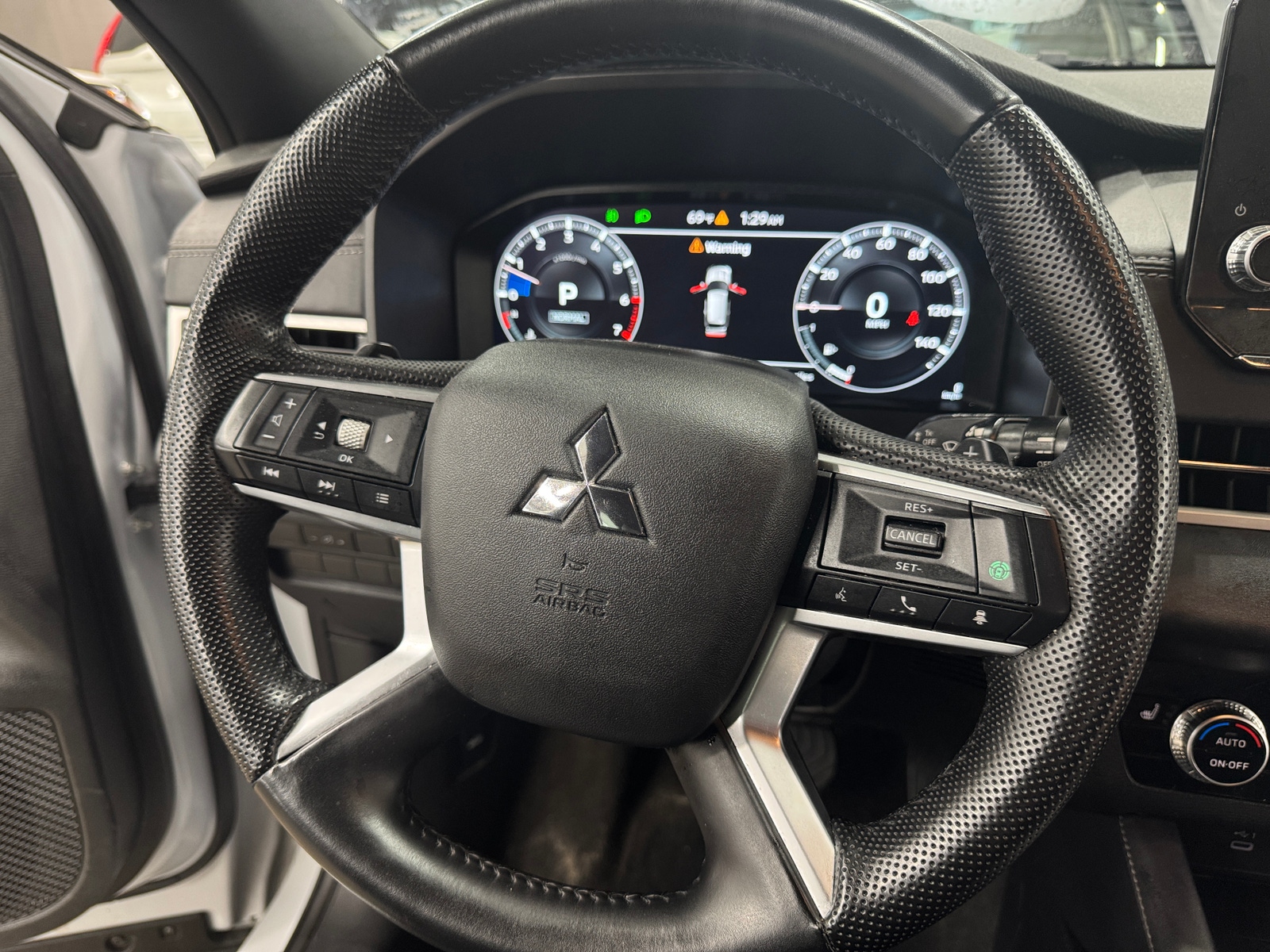 Thumbnail: 2024 Mitsubishi Outlander - 4