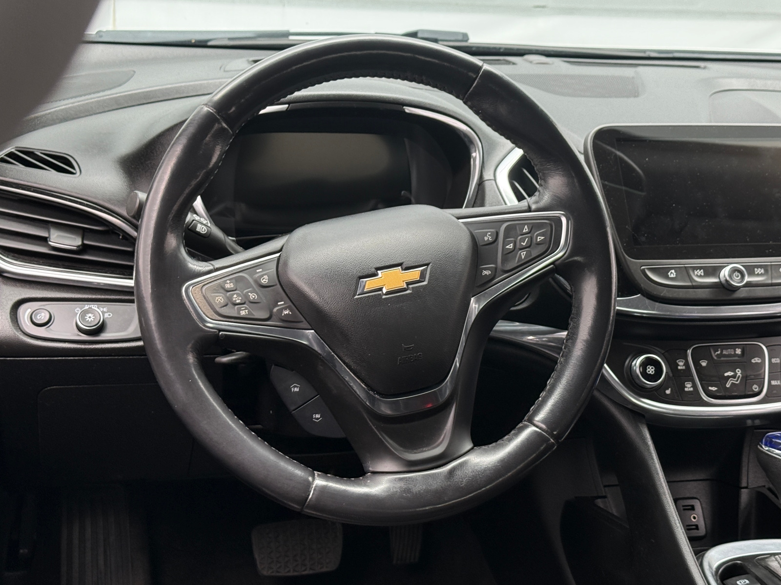 Thumbnail: 2018 Chevrolet Volt - 4