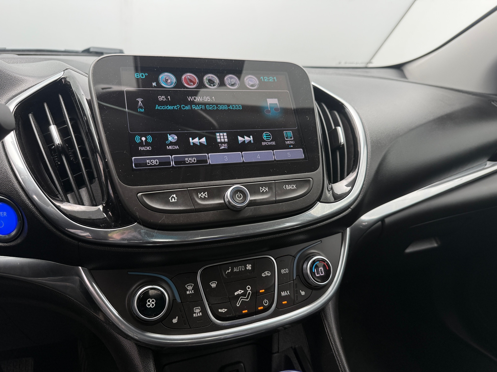 Thumbnail: 2018 Chevrolet Volt - 3
