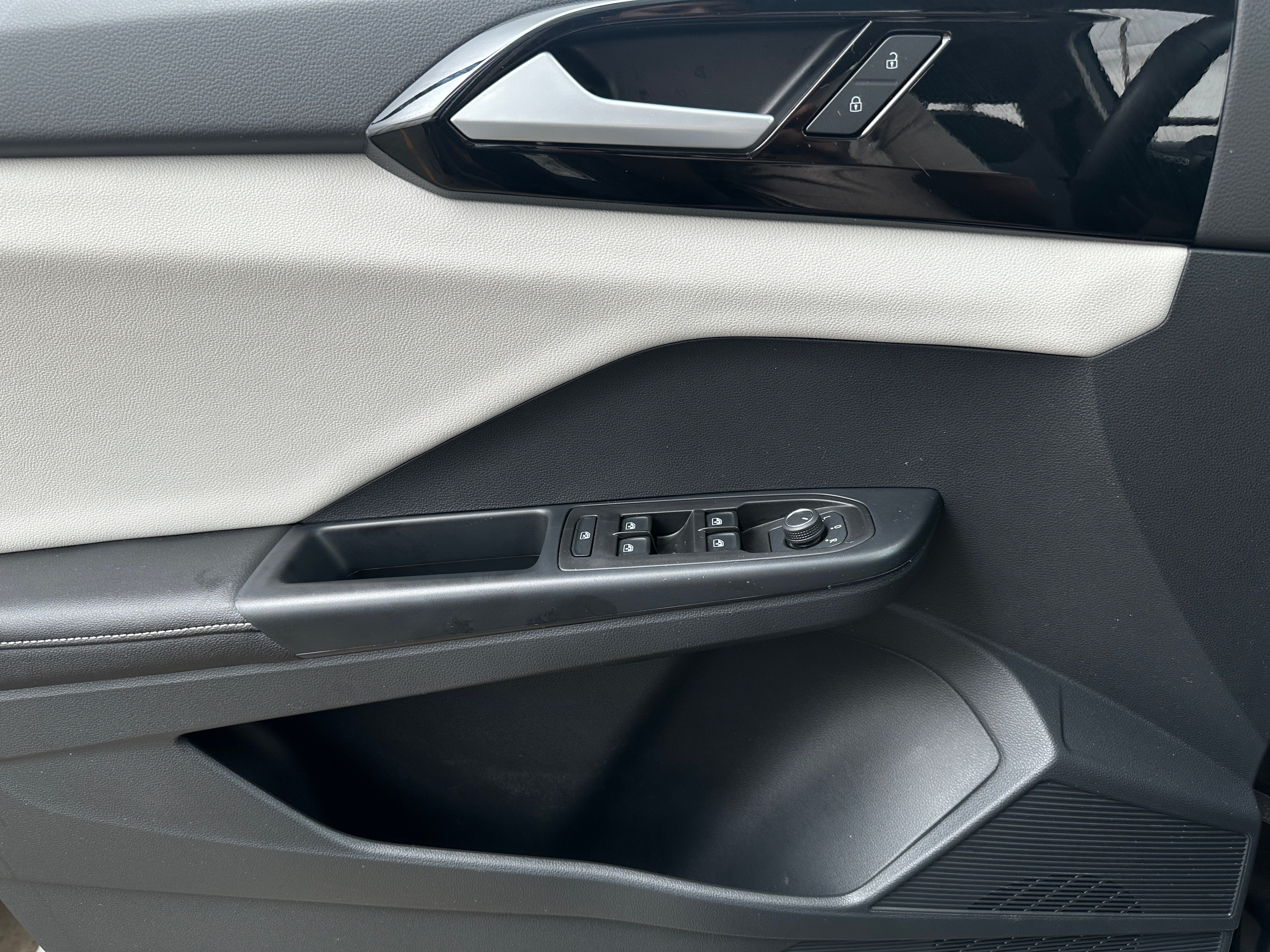 2025 Volkswagen Taos S - Photo 6