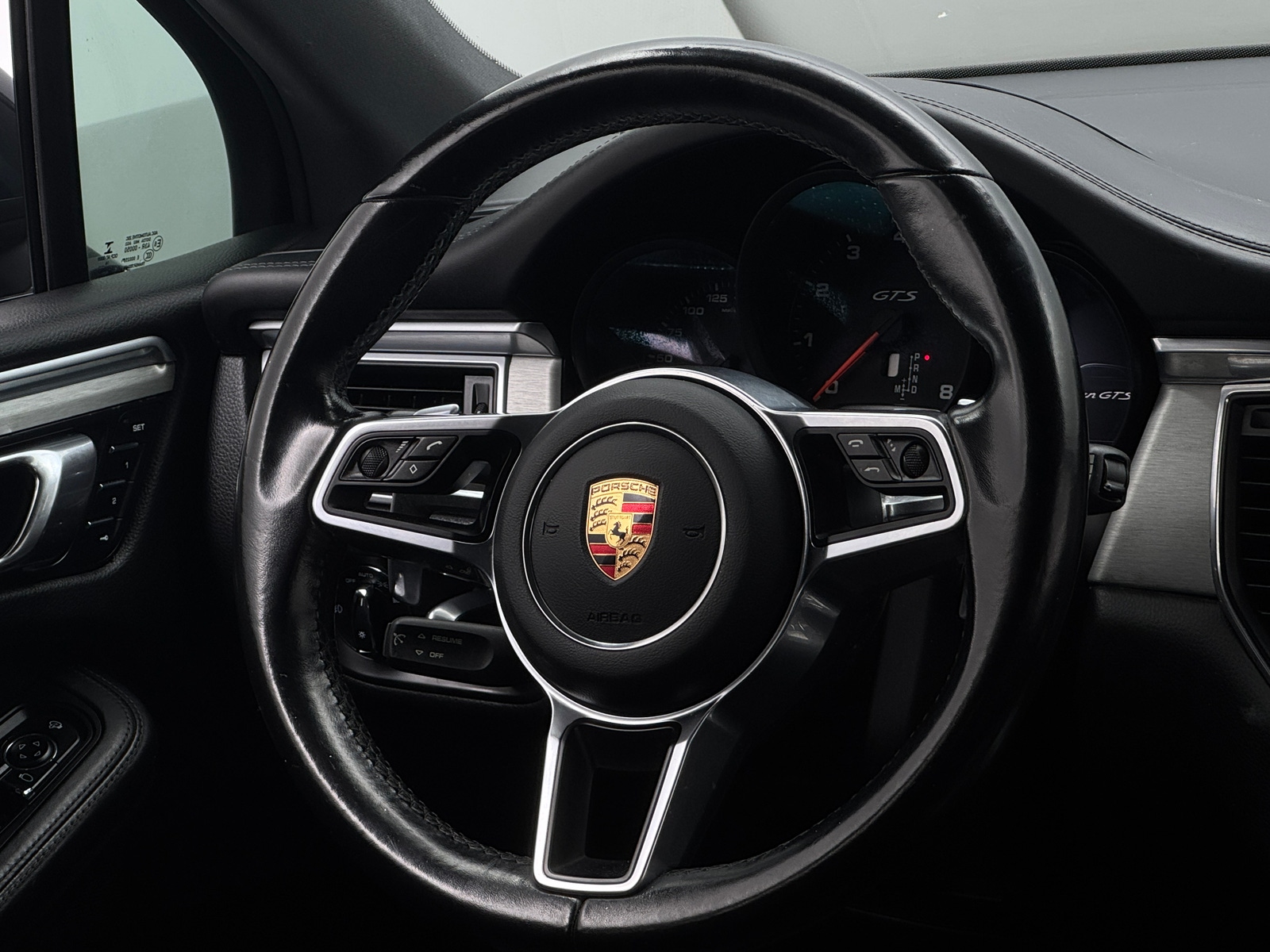 Thumbnail: 2017 Porsche Macan - 4
