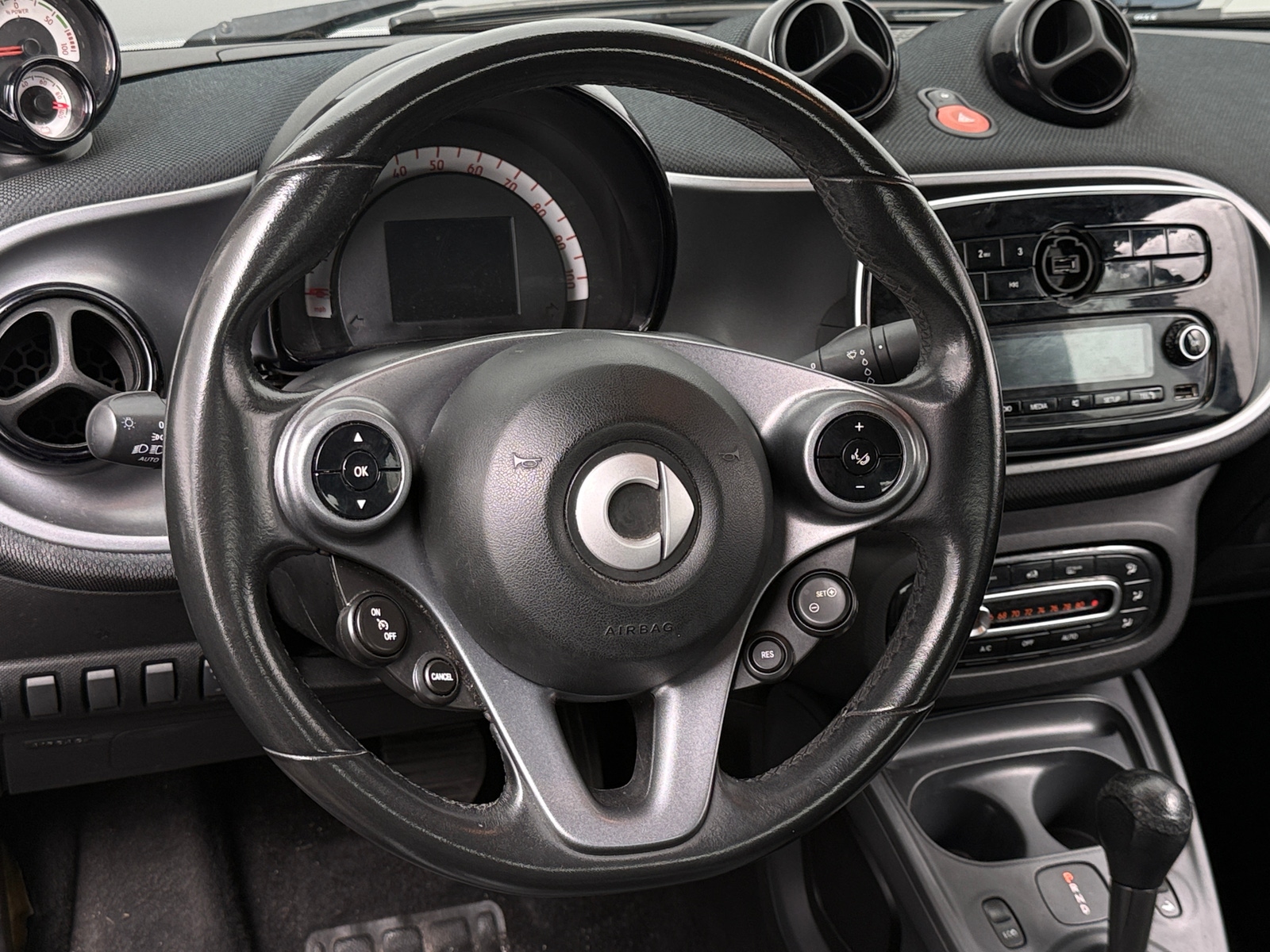 Thumbnail: 2018 smart fortwo - 5
