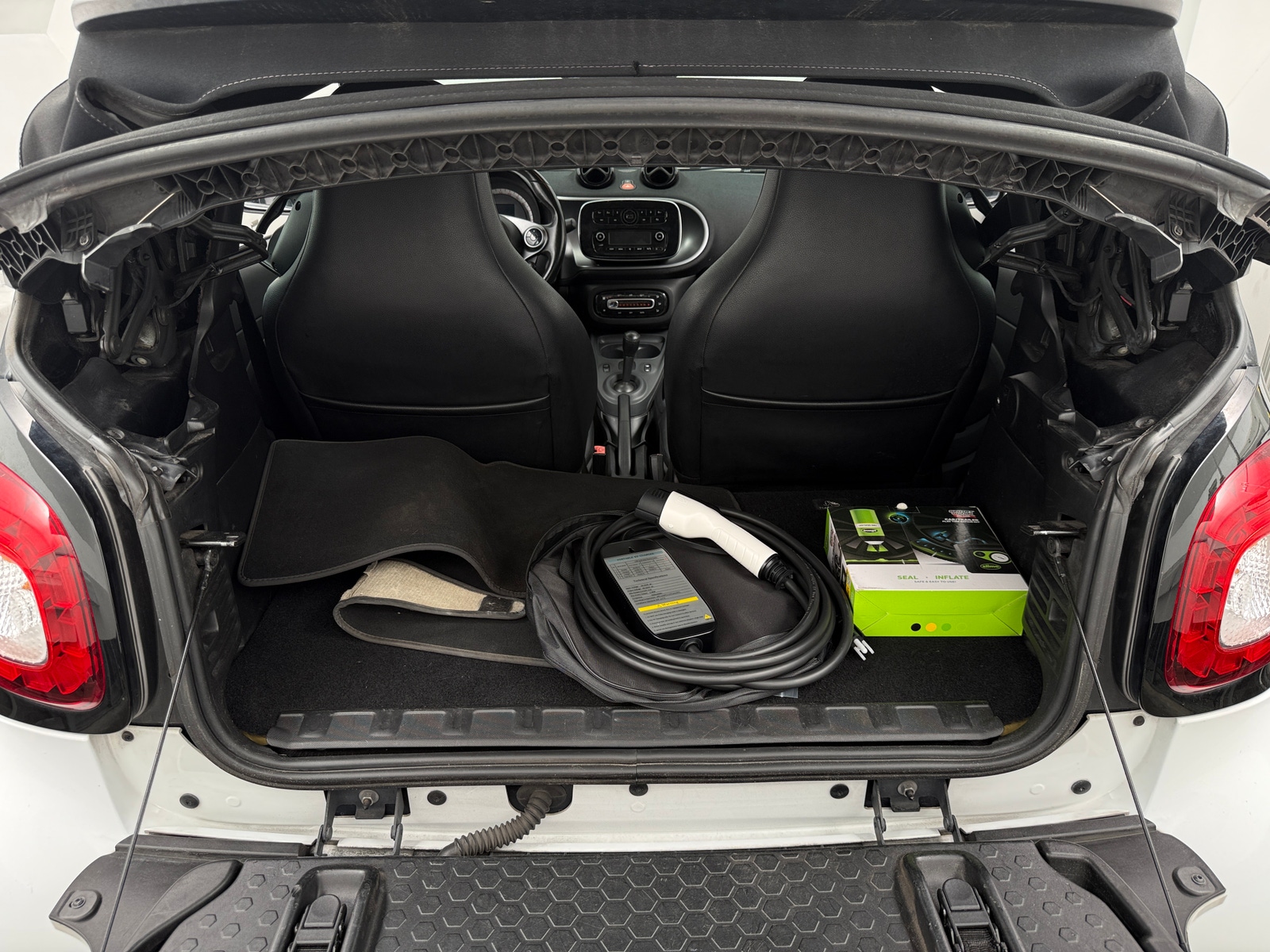 Thumbnail: 2018 smart fortwo - 6