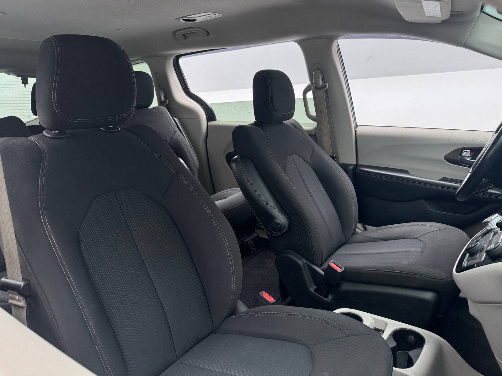 Thumbnail: 2020 Chrysler Voyager - 2
