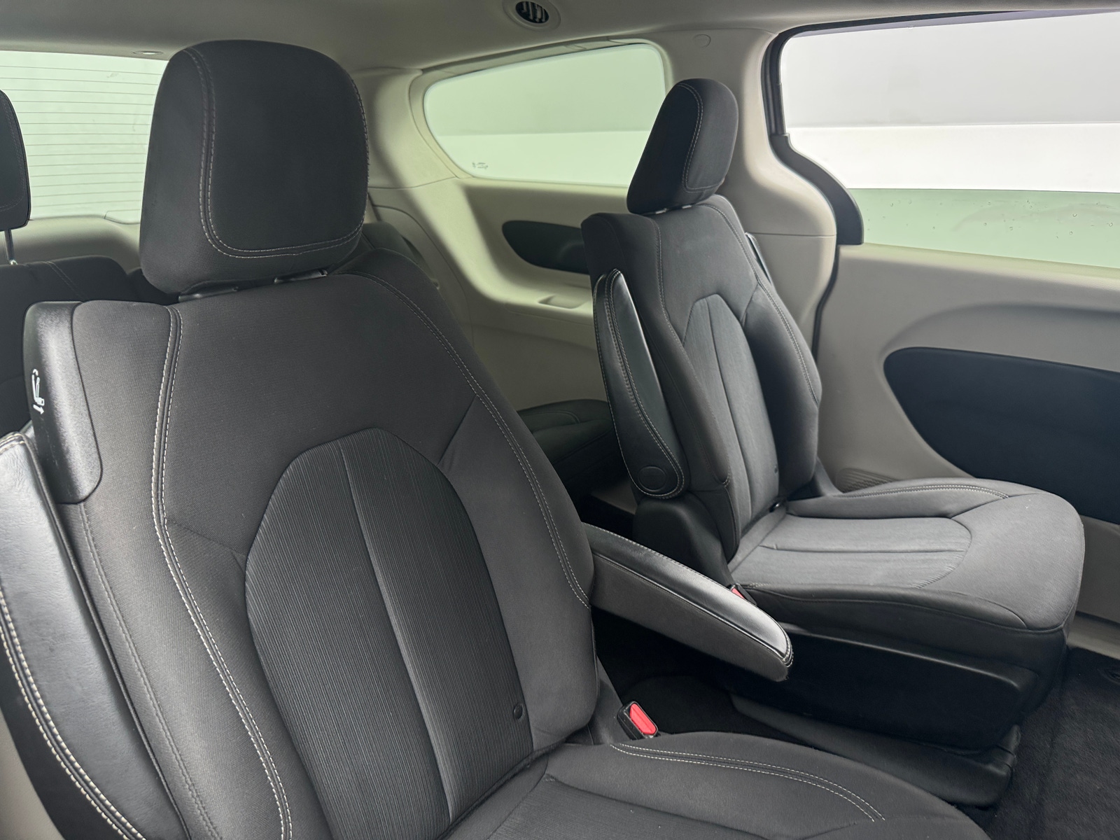 Thumbnail: 2020 Chrysler Voyager - 6