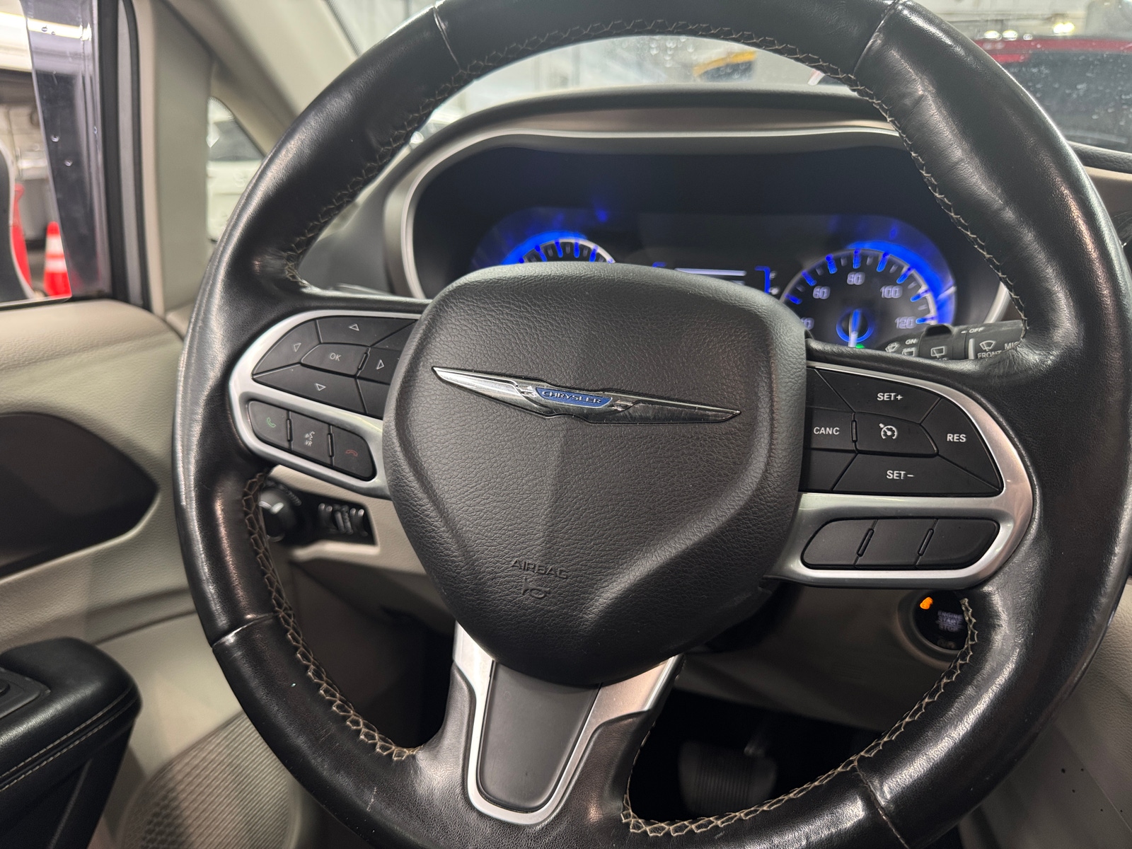Thumbnail: 2020 Chrysler Voyager - 5