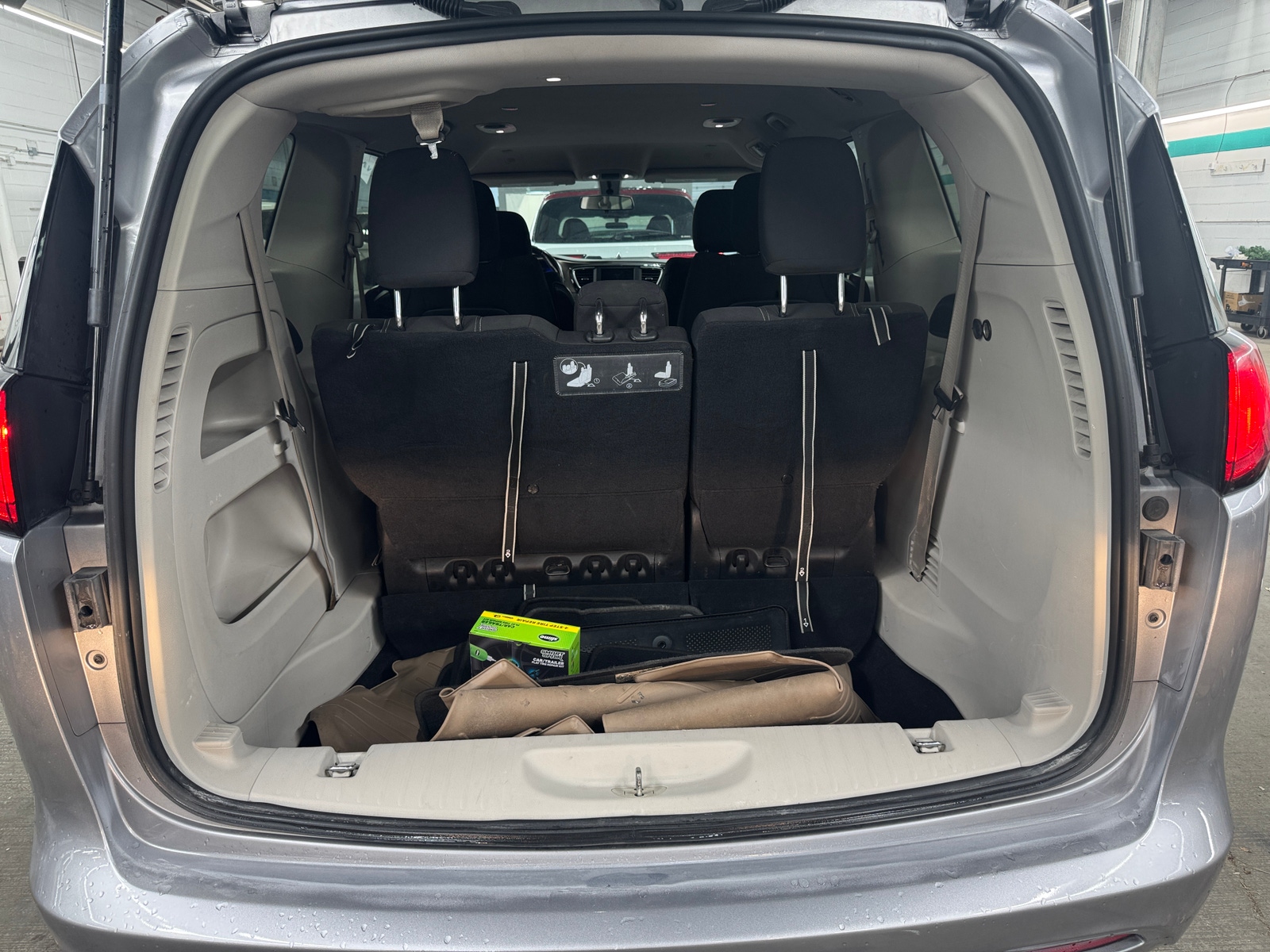 Thumbnail: 2020 Chrysler Voyager - 7
