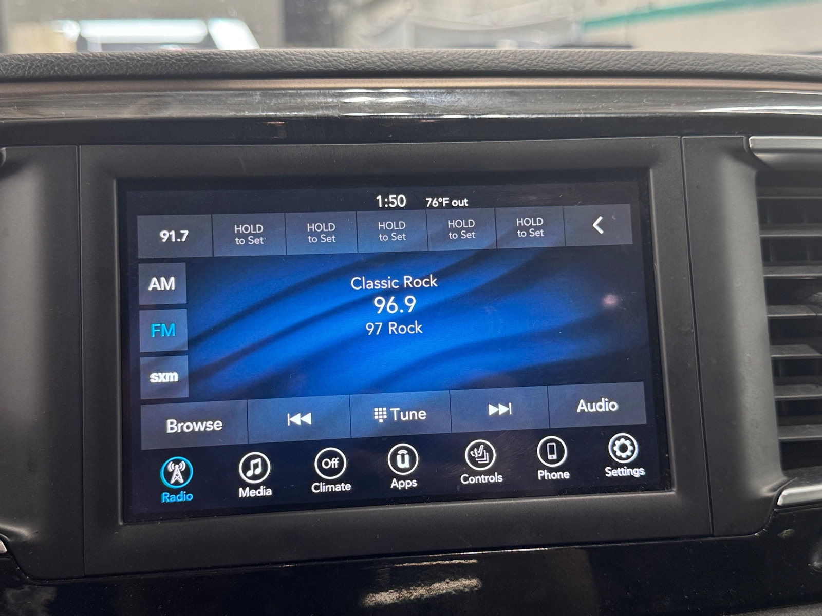 Thumbnail: 2020 Chrysler Voyager - 4