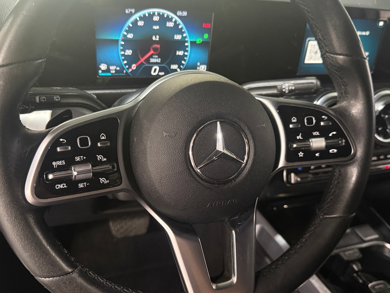 Thumbnail: 2022 Mercedes-Benz GLB - 4