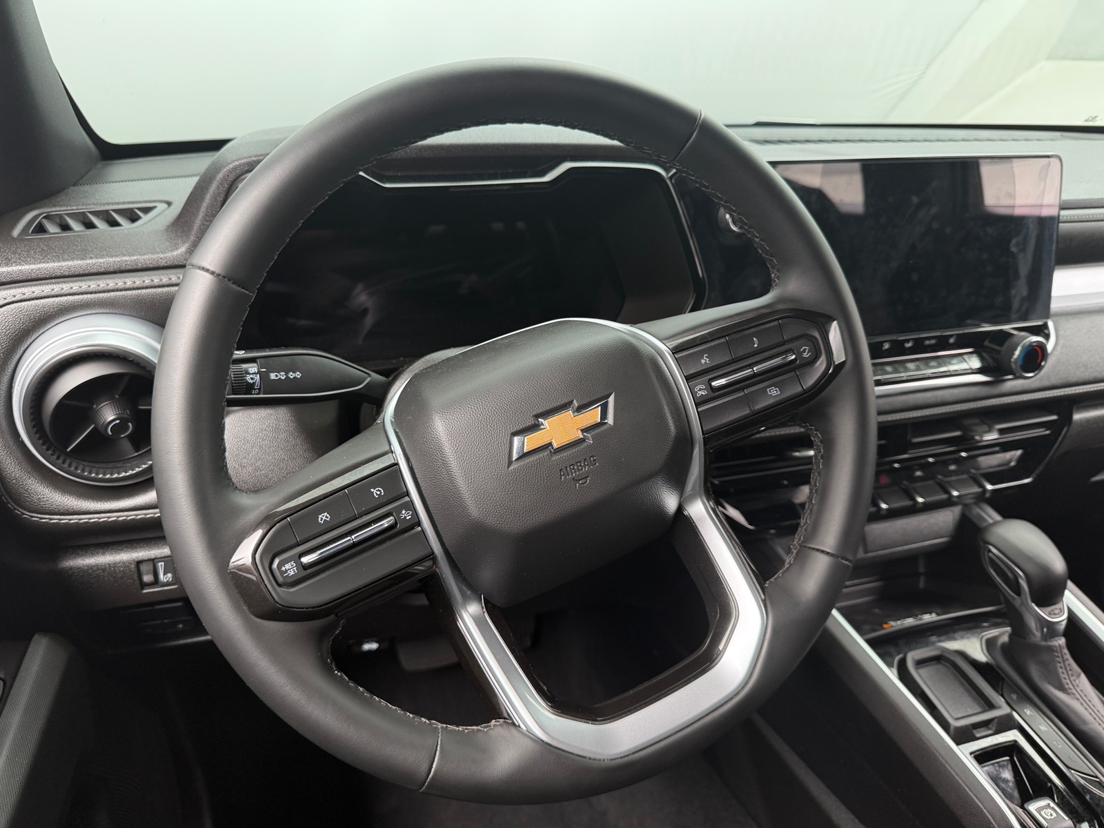 Thumbnail: 2024 Chevrolet Colorado - 5