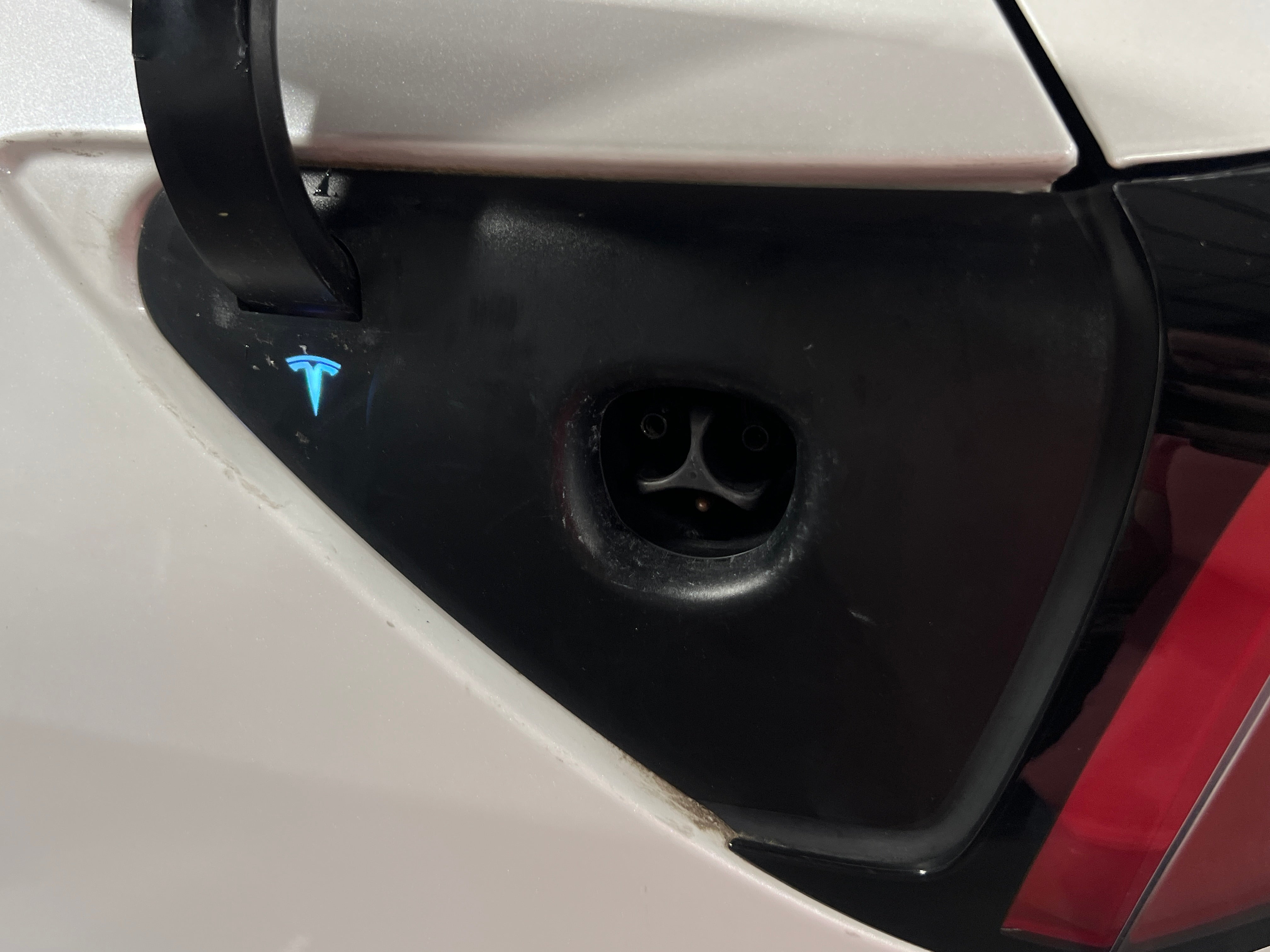 Used 2023 Tesla Model Y Long Range with VIN 7SAYGDEE7PF662618 for sale in Oak Creek, WI