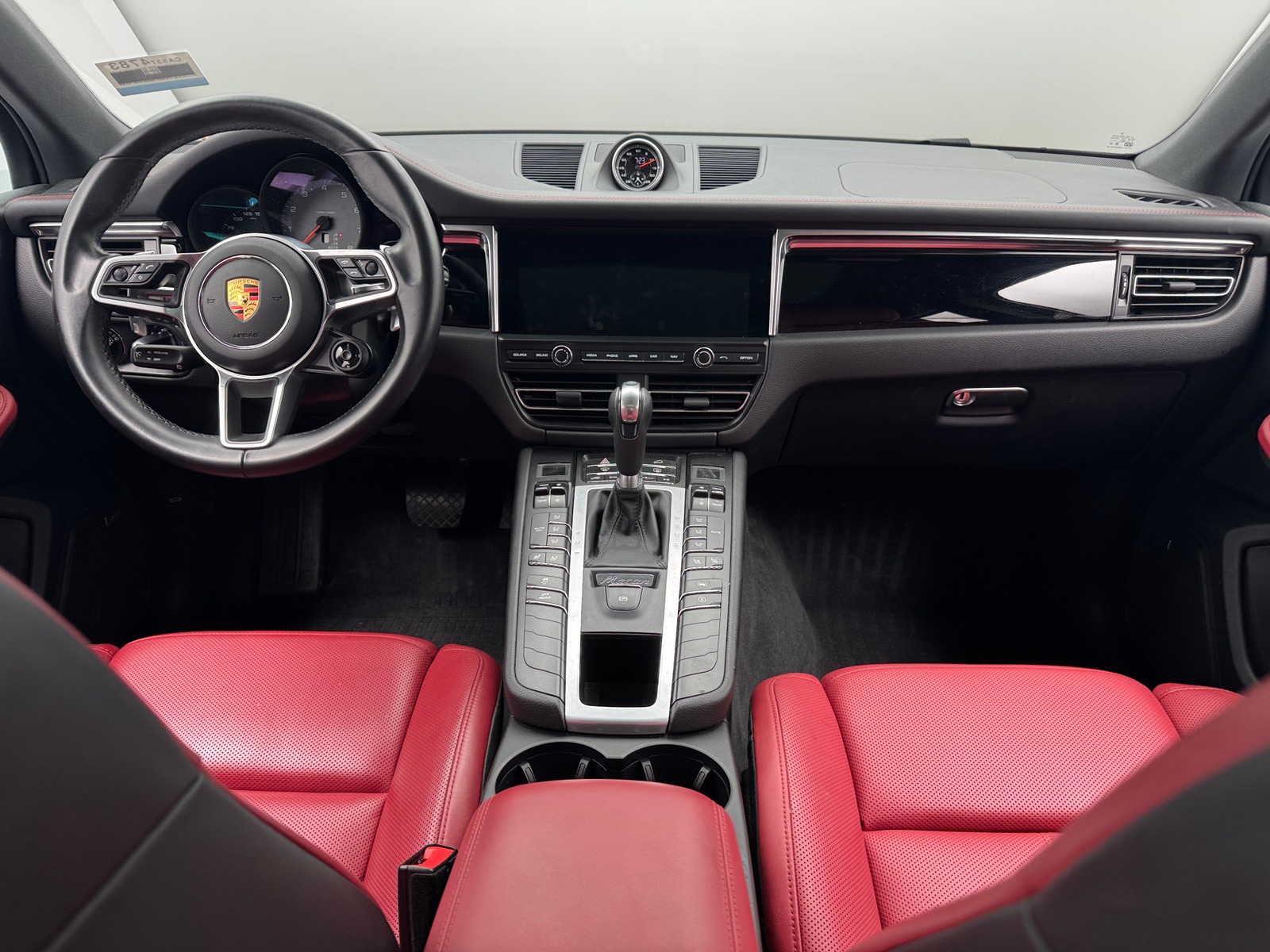 Thumbnail: 2021 Porsche Macan - 2