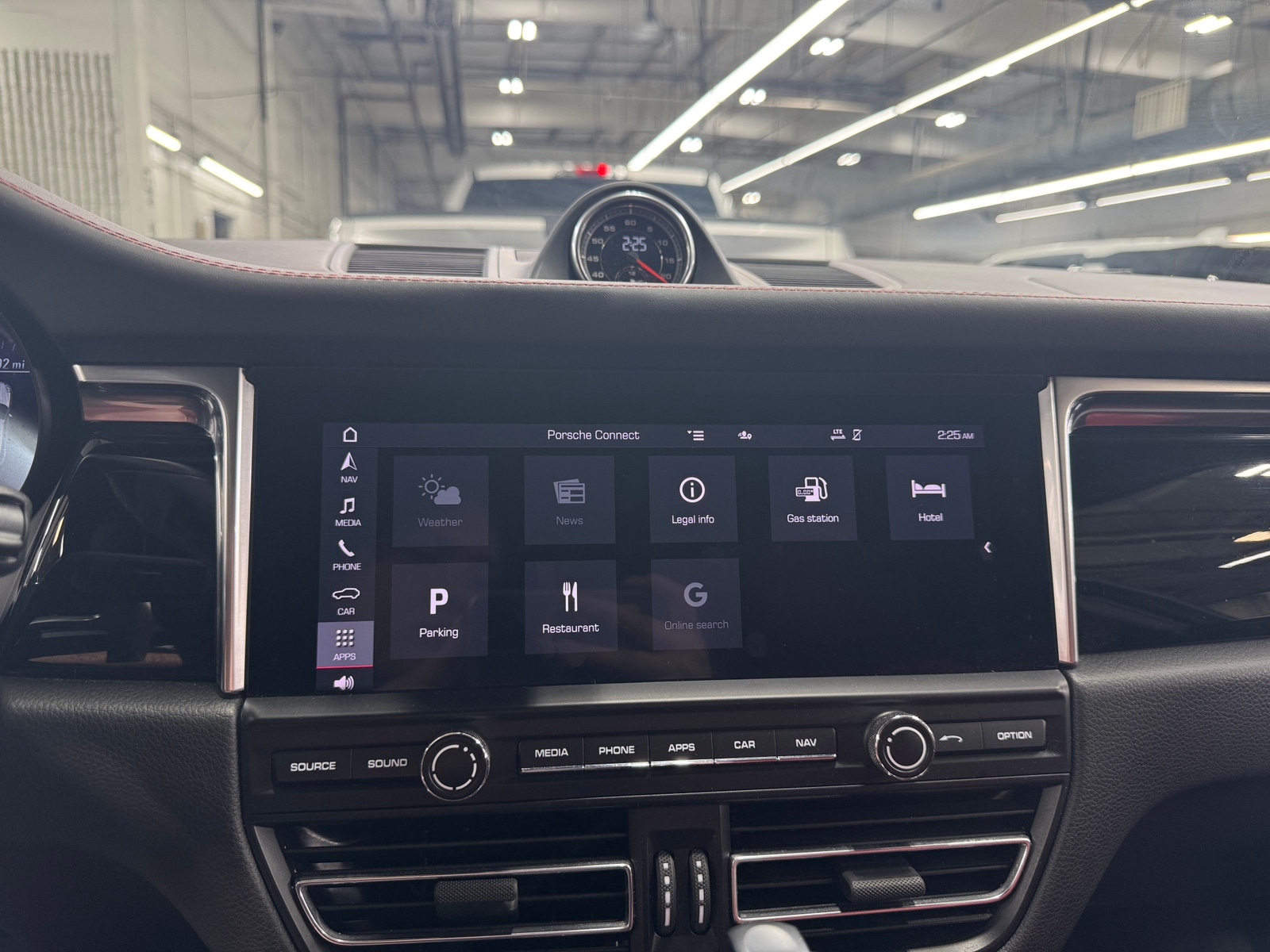 Thumbnail: 2021 Porsche Macan - 3