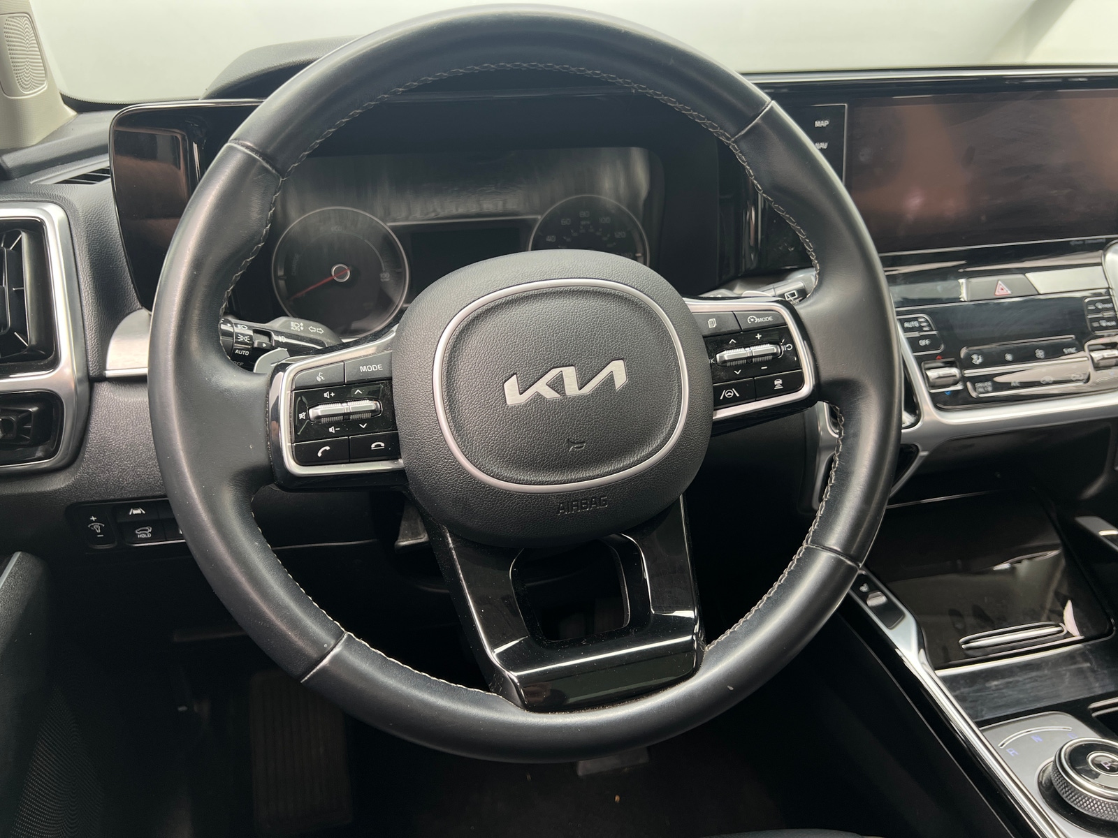 Thumbnail: 2022 Kia Sorento - 4