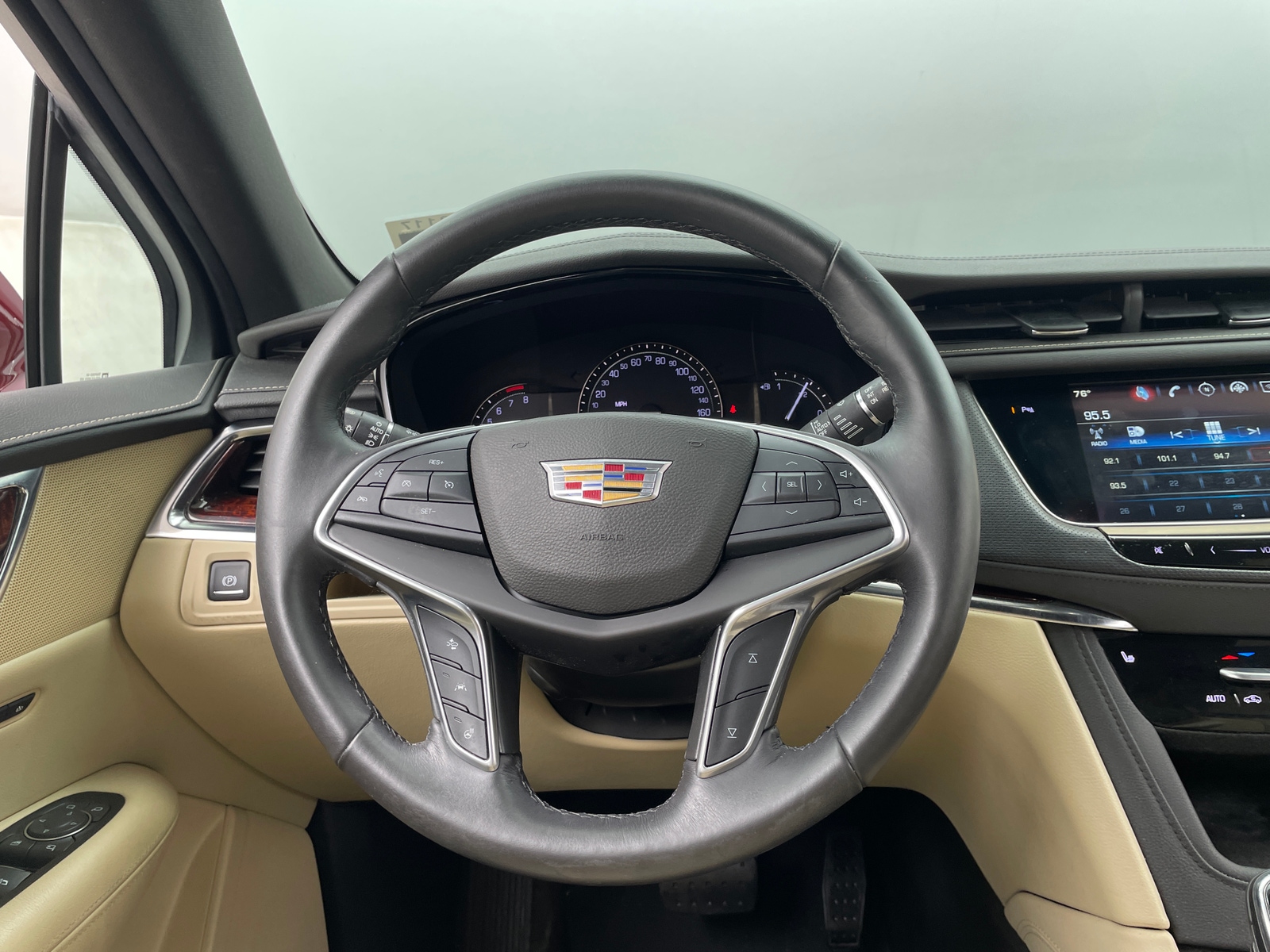 Thumbnail: 2017 Cadillac XT5 - 4