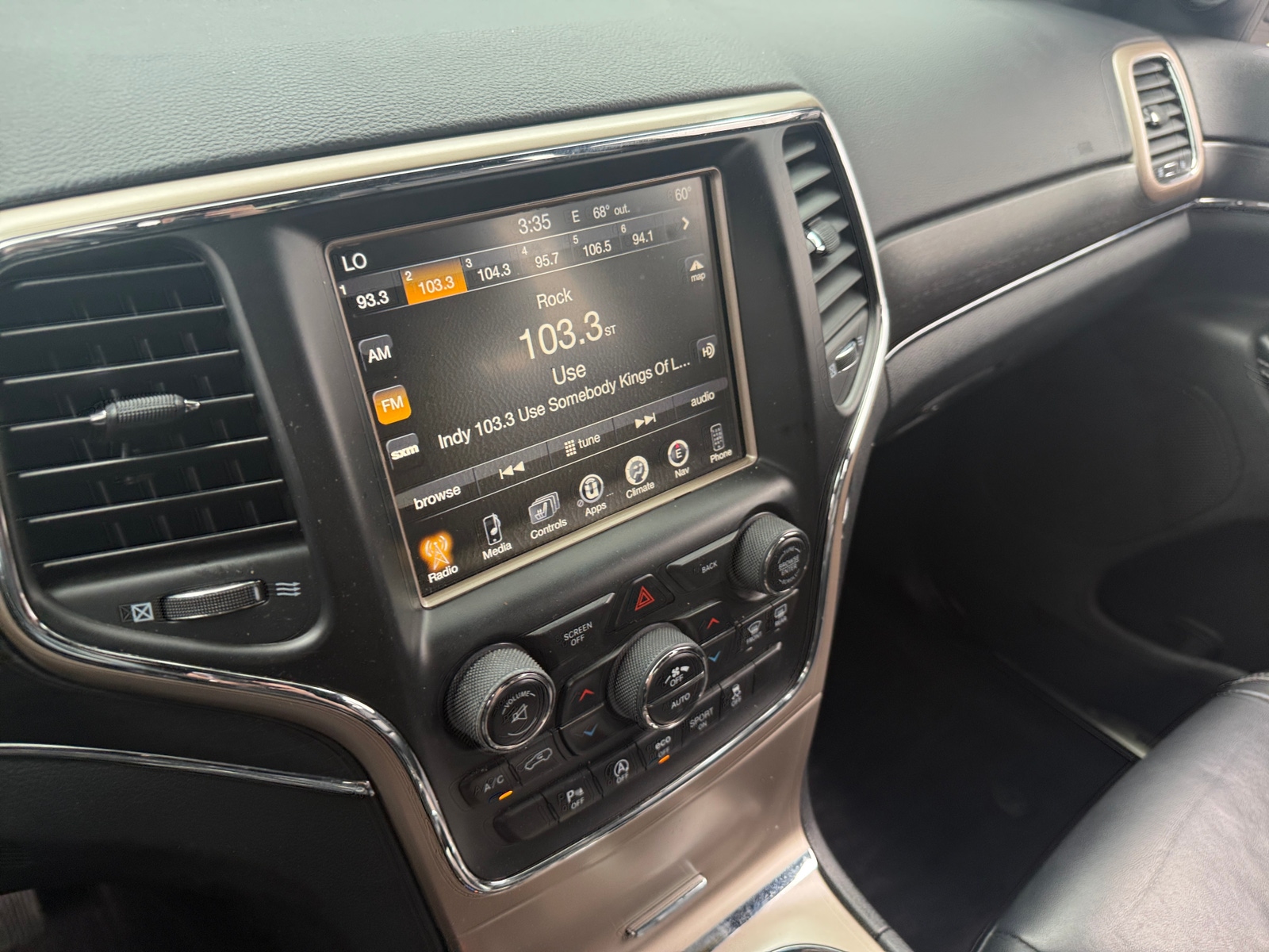 Thumbnail: 2017 Jeep Grand Cherokee - 3