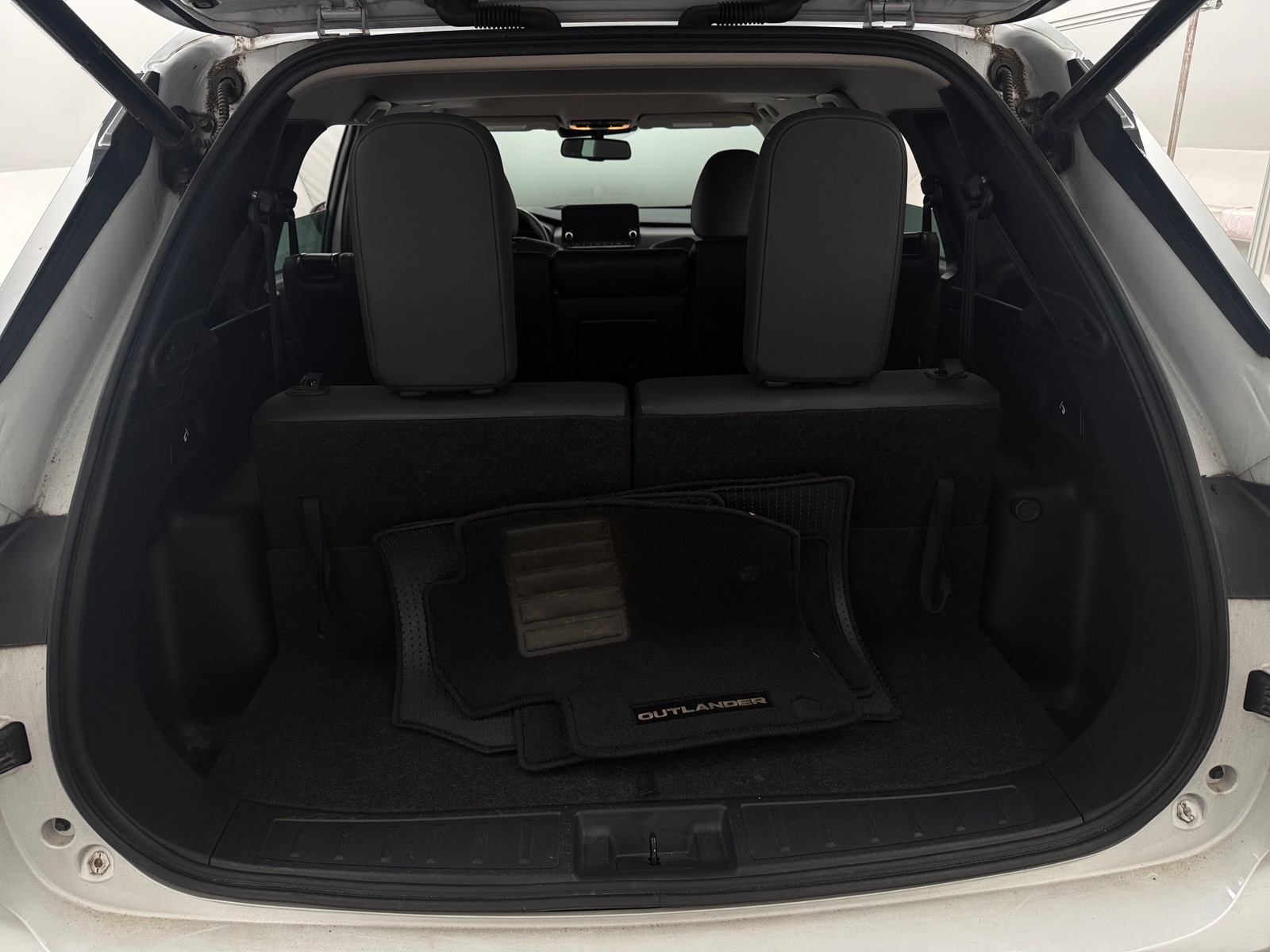 Thumbnail: 2023 Mitsubishi Outlander - 6