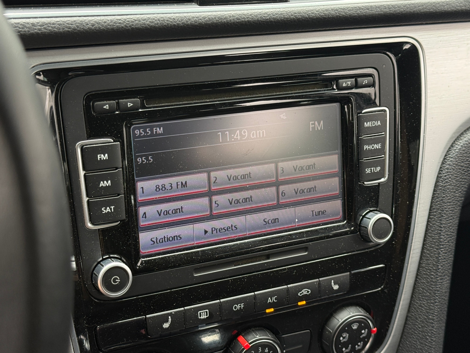 Thumbnail: 2013 Volkswagen Passat - 3