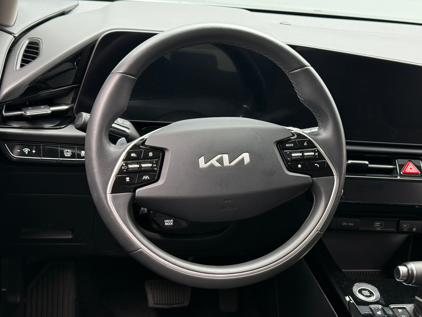 Thumbnail: 2023 Kia Niro - 4