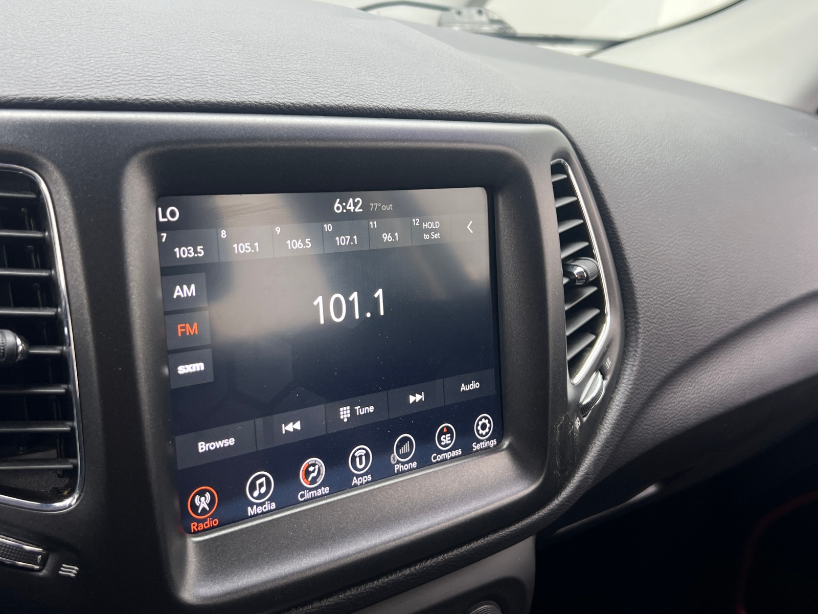 Thumbnail: 2017 Jeep Compass - 3