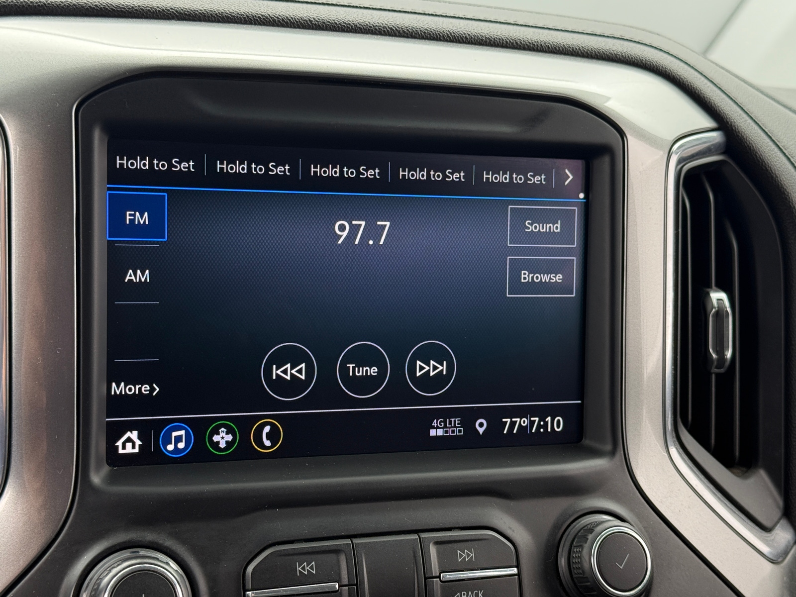 Thumbnail: 2020 Chevrolet Silverado 1500 - 4