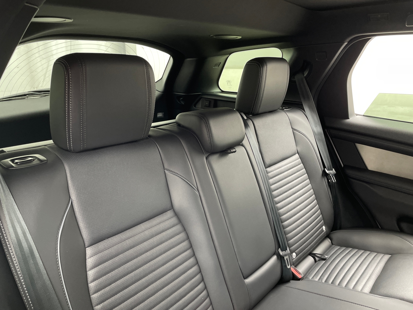 Thumbnail: 2024 Land Rover Discovery Sport - 5