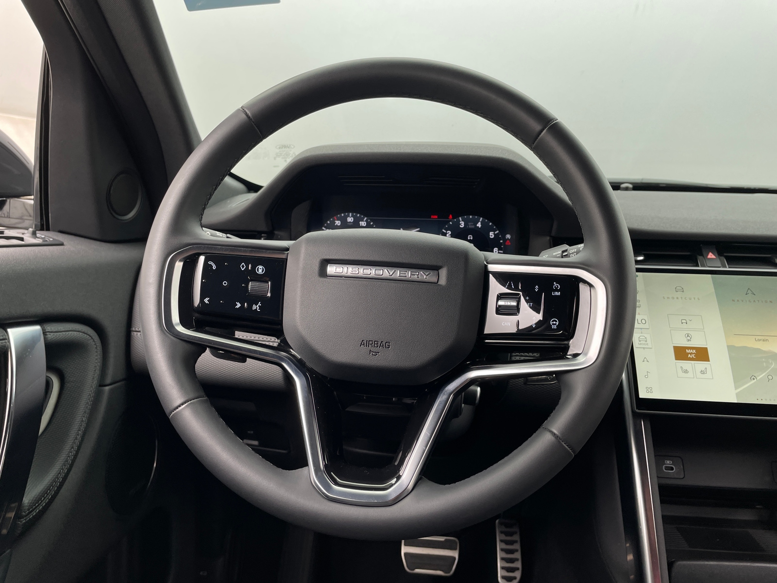 Thumbnail: 2024 Land Rover Discovery Sport - 4
