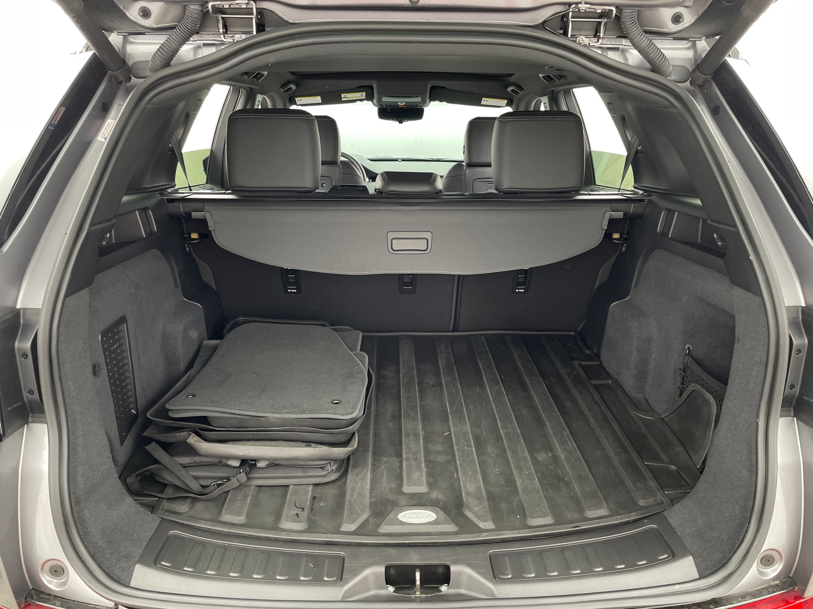 Thumbnail: 2024 Land Rover Discovery Sport - 6