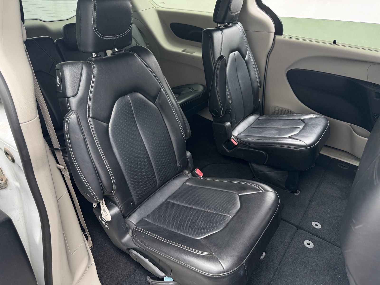 Thumbnail: 2023 Chrysler Pacifica - 5