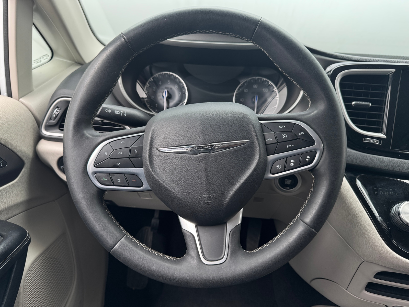 Thumbnail: 2023 Chrysler Pacifica - 4