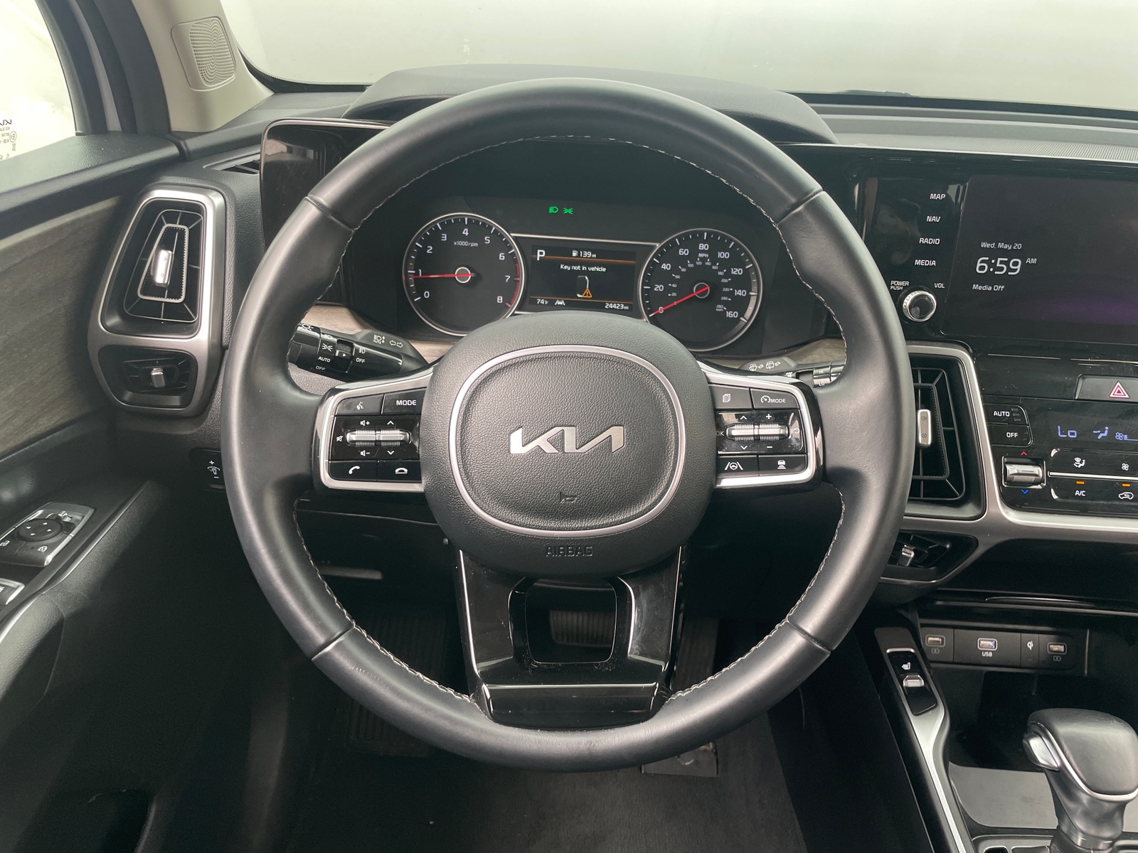 Thumbnail: 2023 Kia Sorento - 4