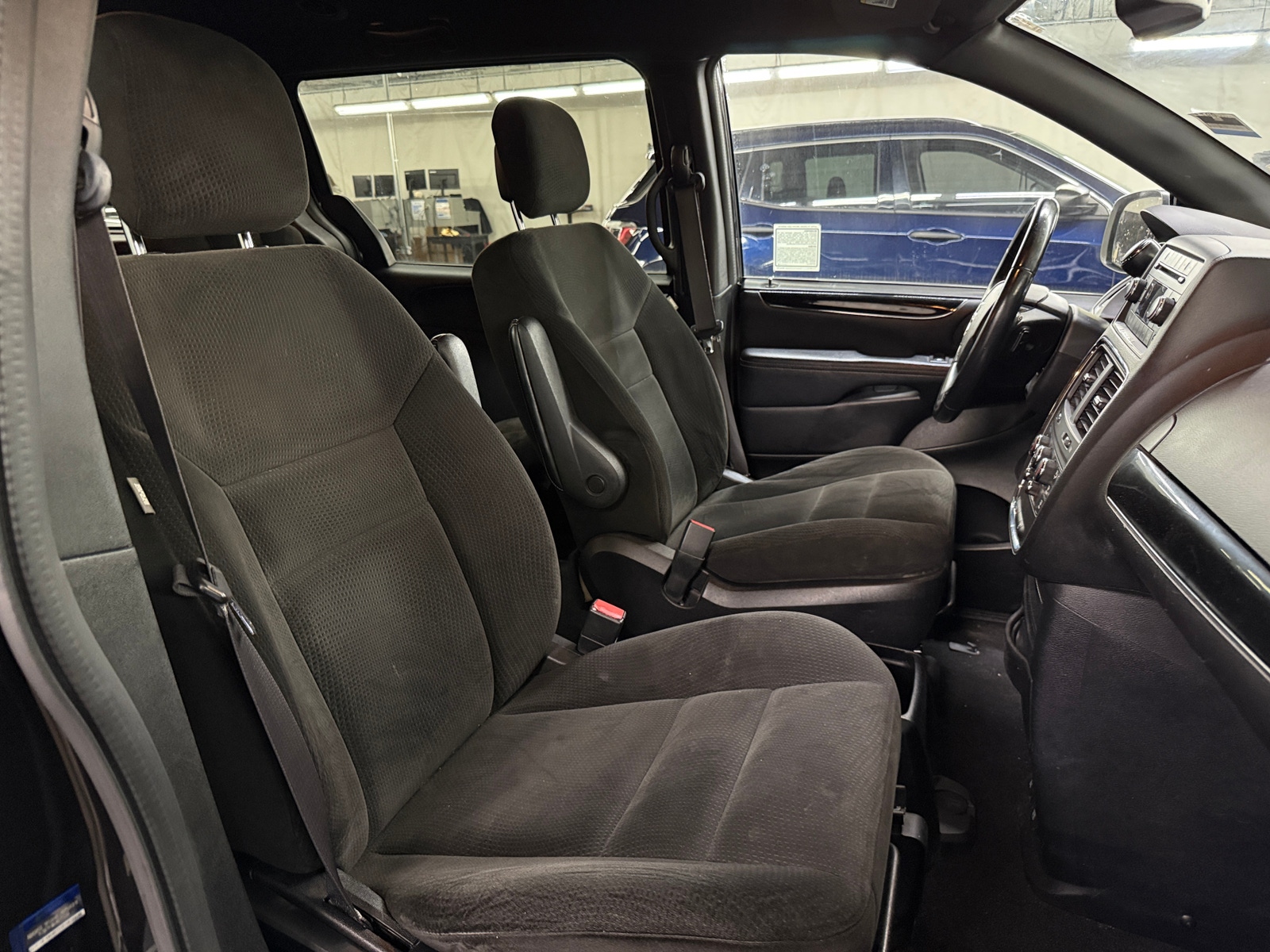 Thumbnail: 2016 Dodge Grand Caravan - 2