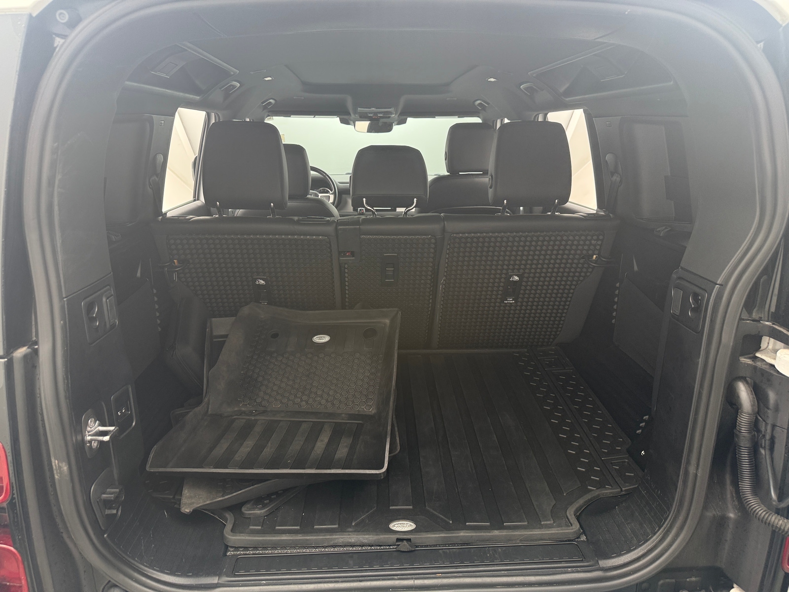 Thumbnail: 2023 Land Rover Defender - 6
