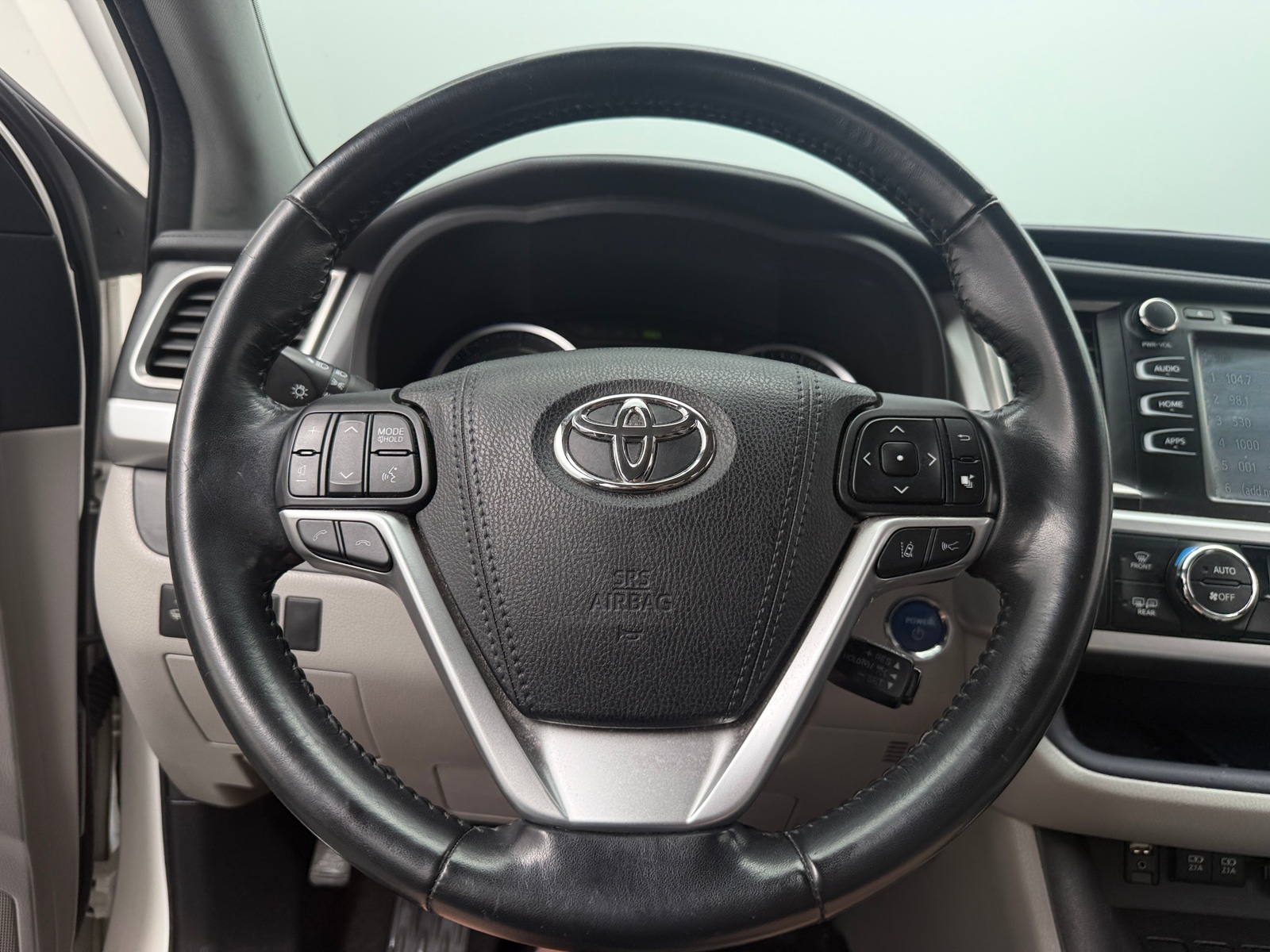 Thumbnail: 2017 Toyota Highlander - 4
