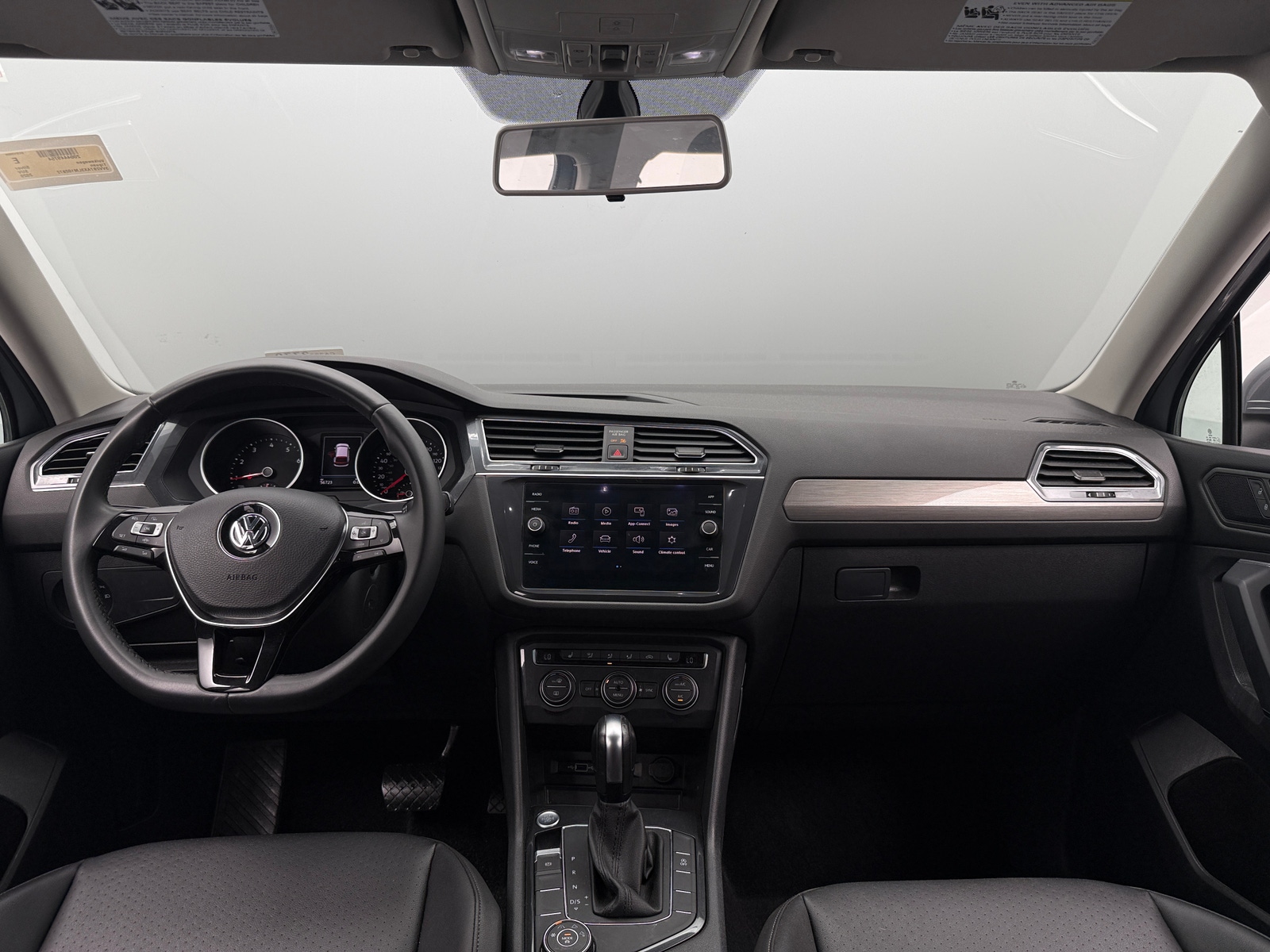 Thumbnail: 2020 Volkswagen Tiguan - 2