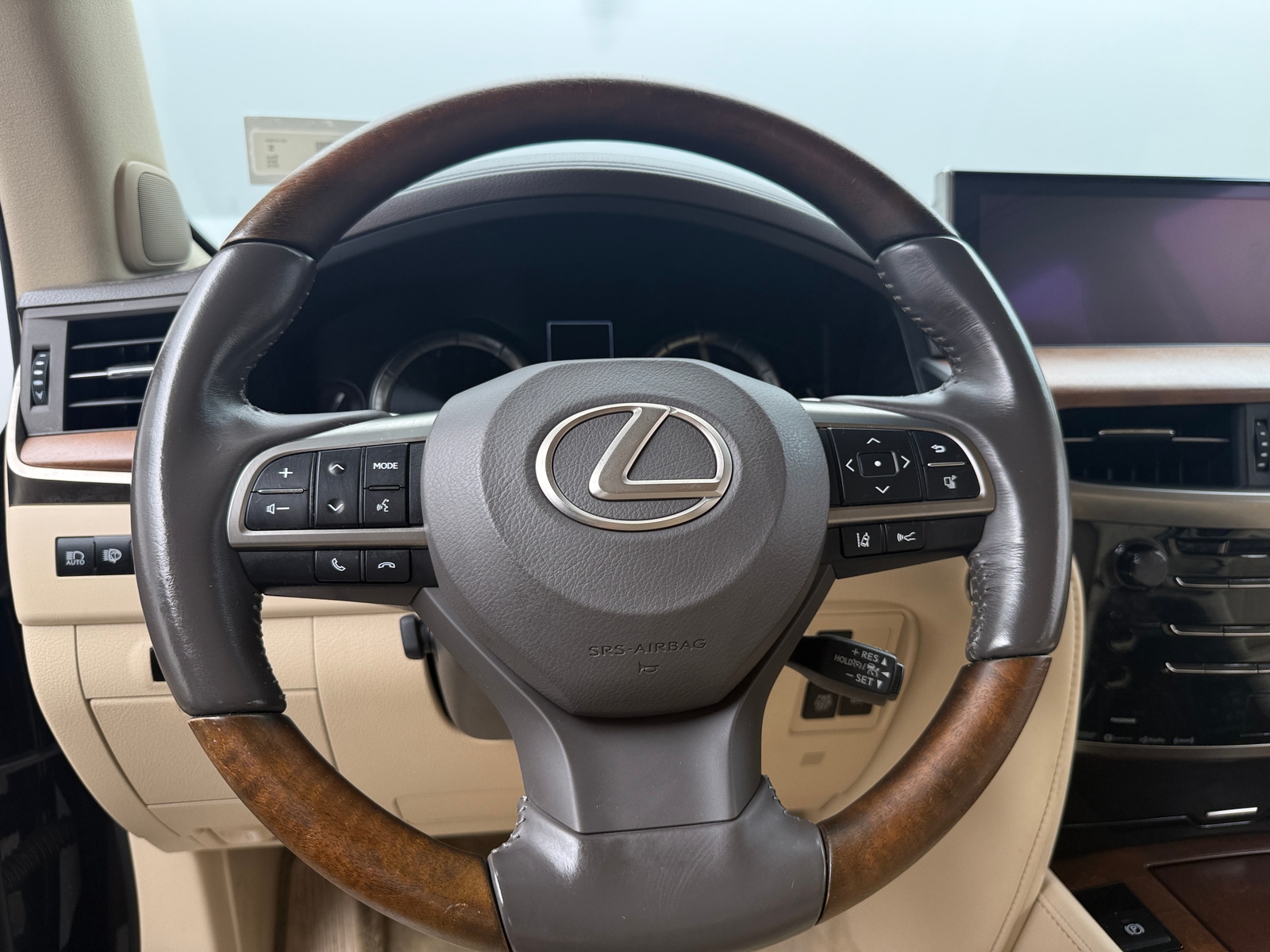 Thumbnail: 2016 Lexus LX - 4