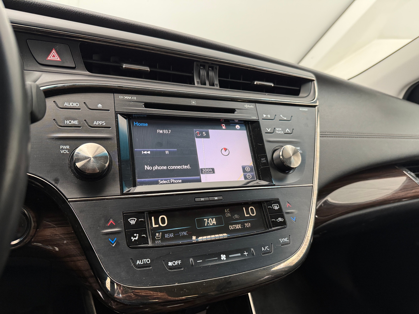 Thumbnail: 2015 Toyota Avalon - 3