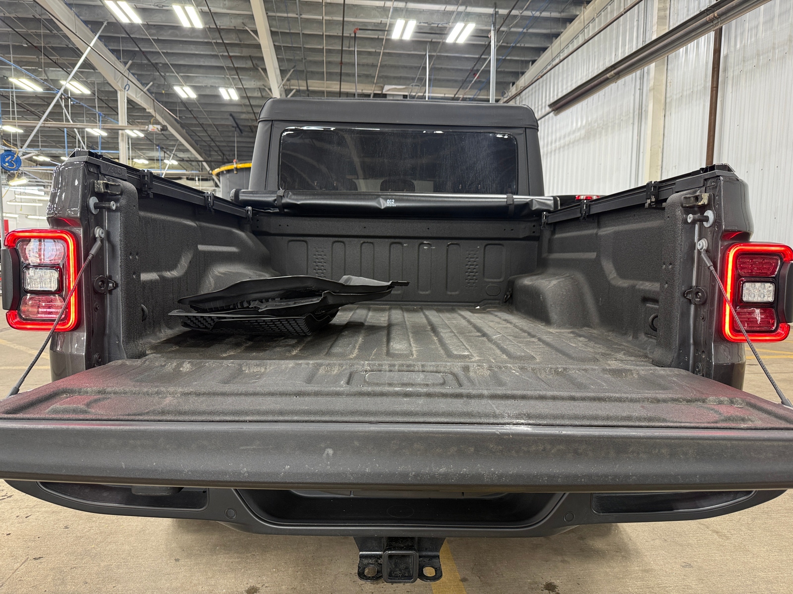 Thumbnail: 2023 Jeep Gladiator - 7