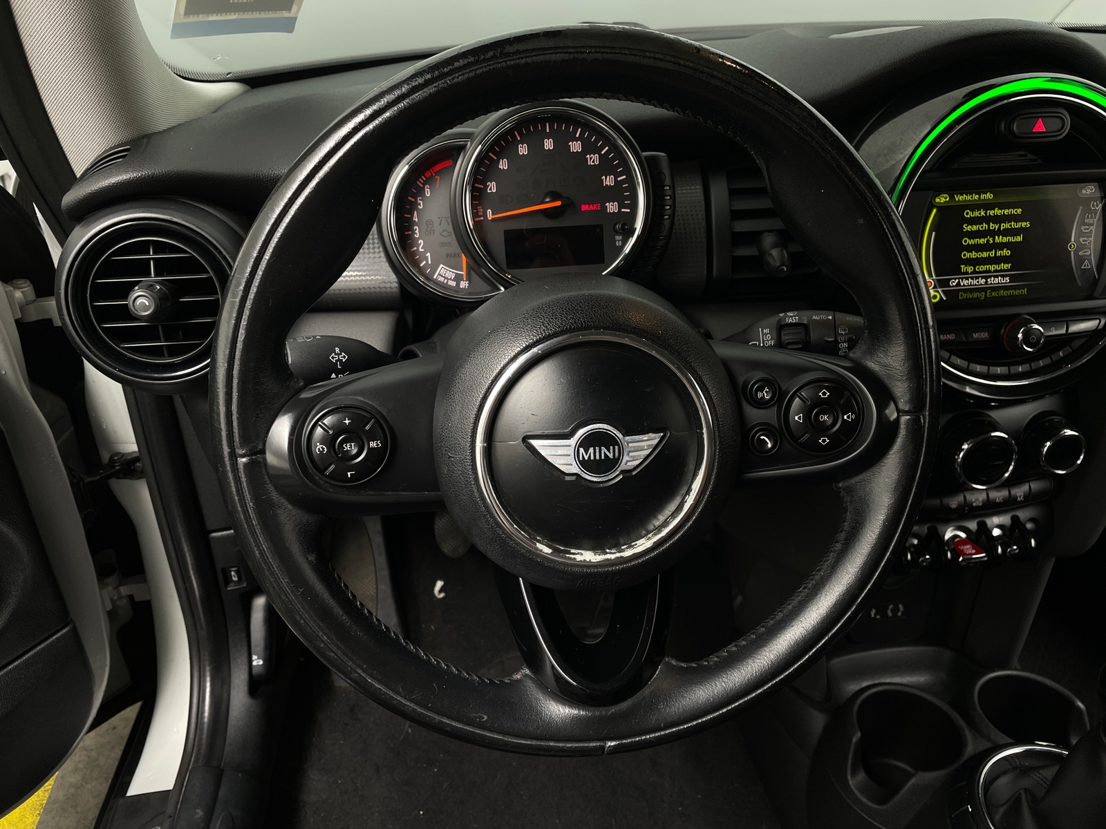 Thumbnail: 2015 MINI Cooper Hardtop - 5