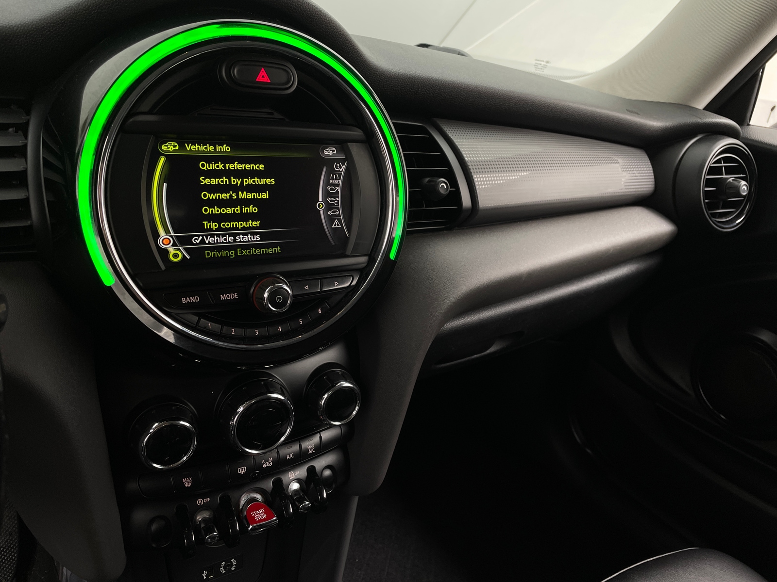 Thumbnail: 2015 MINI Cooper Hardtop - 4