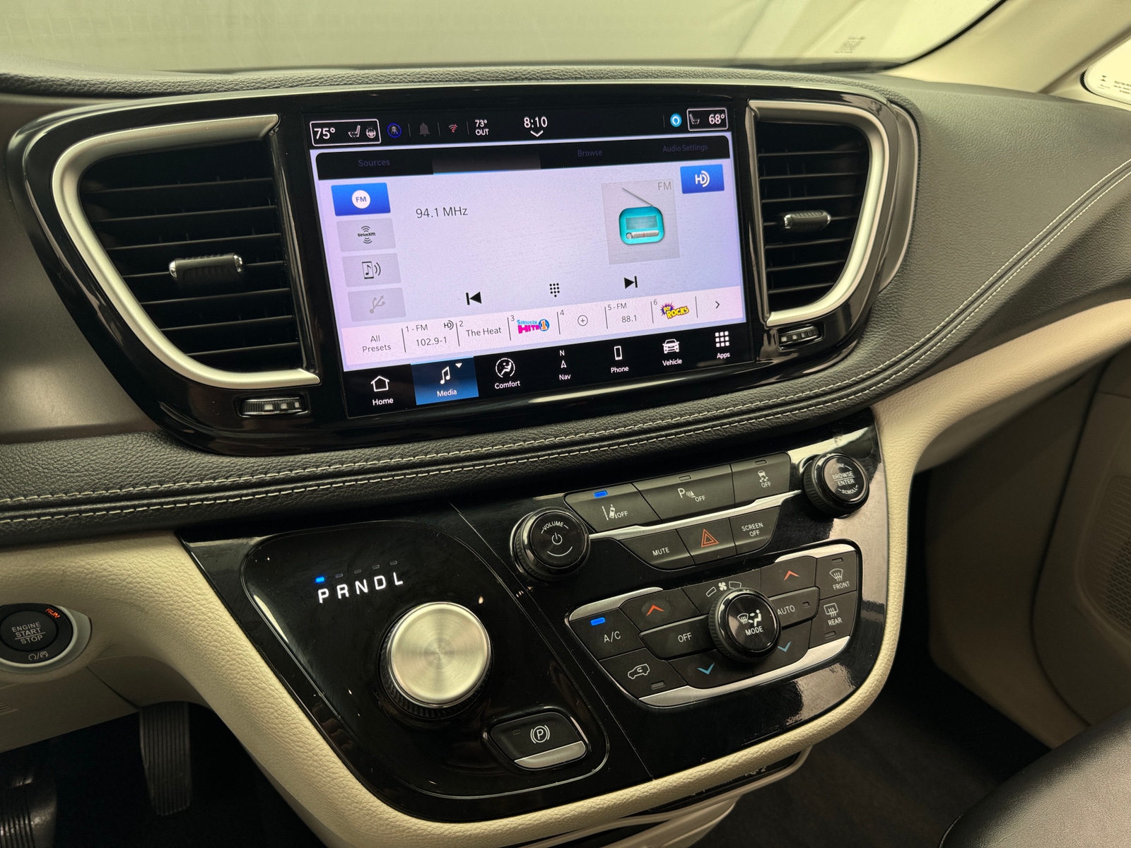 Thumbnail: 2024 Chrysler Pacifica - 3